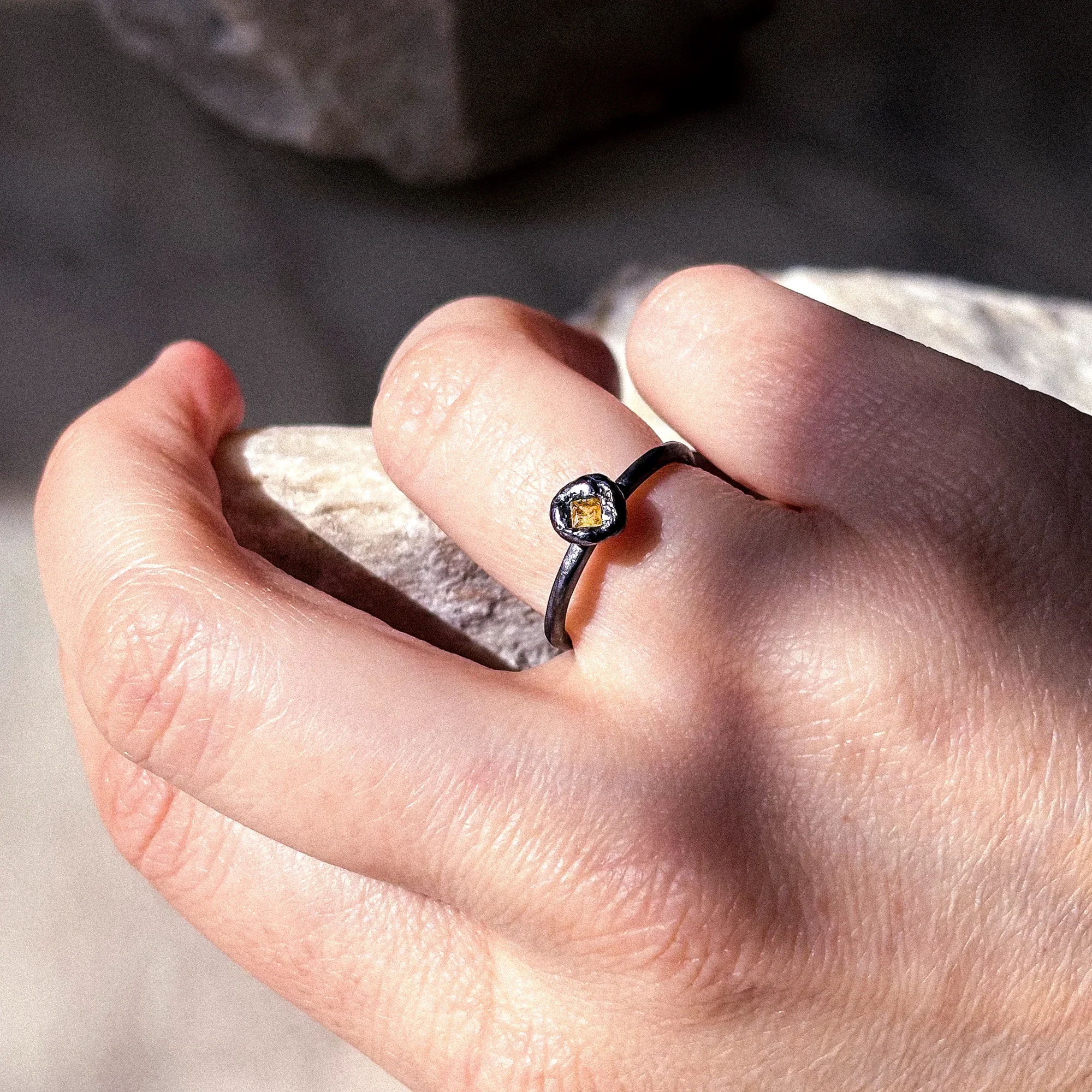 heinrich_Ring Flow Top + Yellow Sapphire_image3.webp