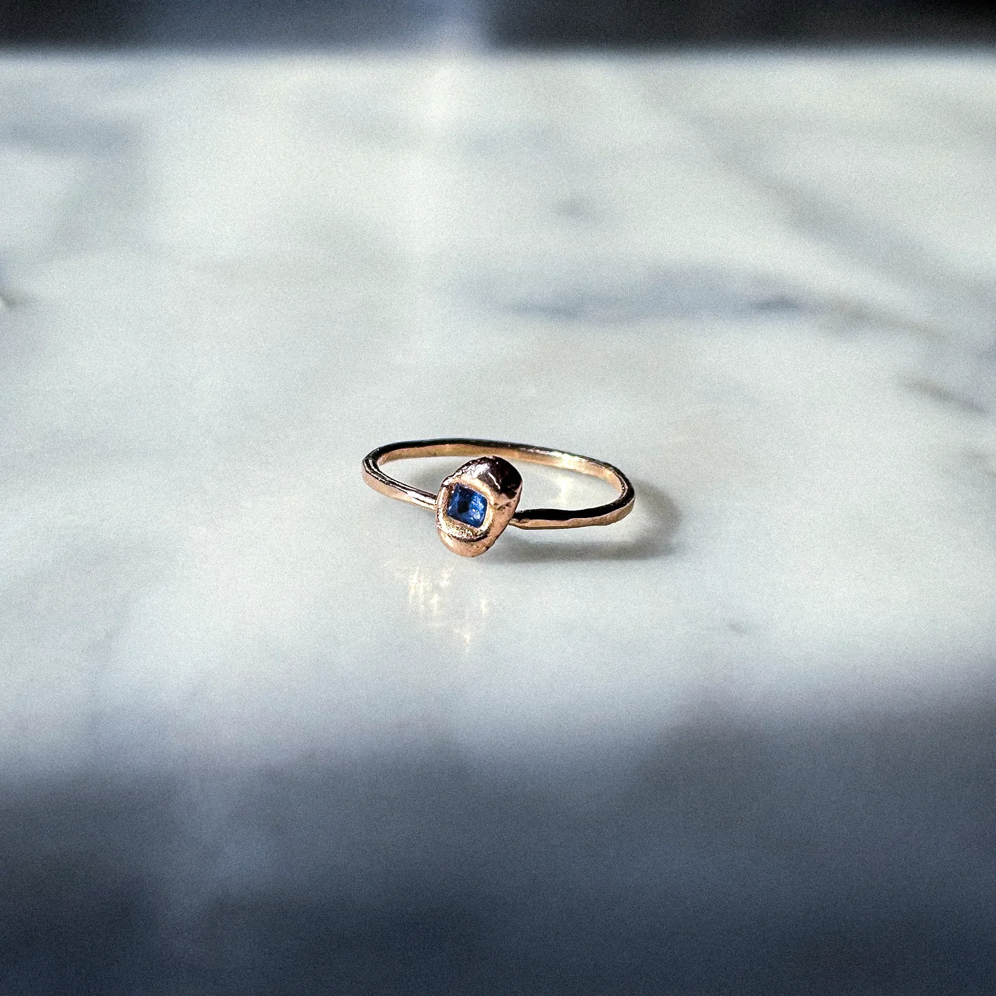 heinrich_Ring Flow Top + Blue Sapphire_image3.webp