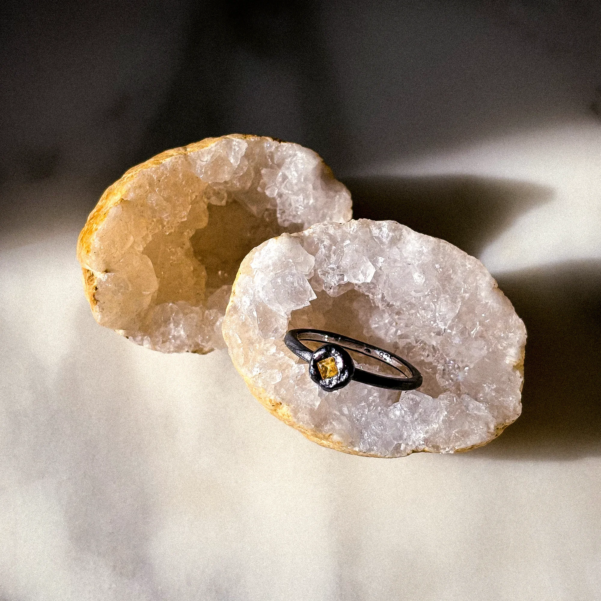 heinrich_Ring Flow Top + Yellow Sapphire_image0.webp