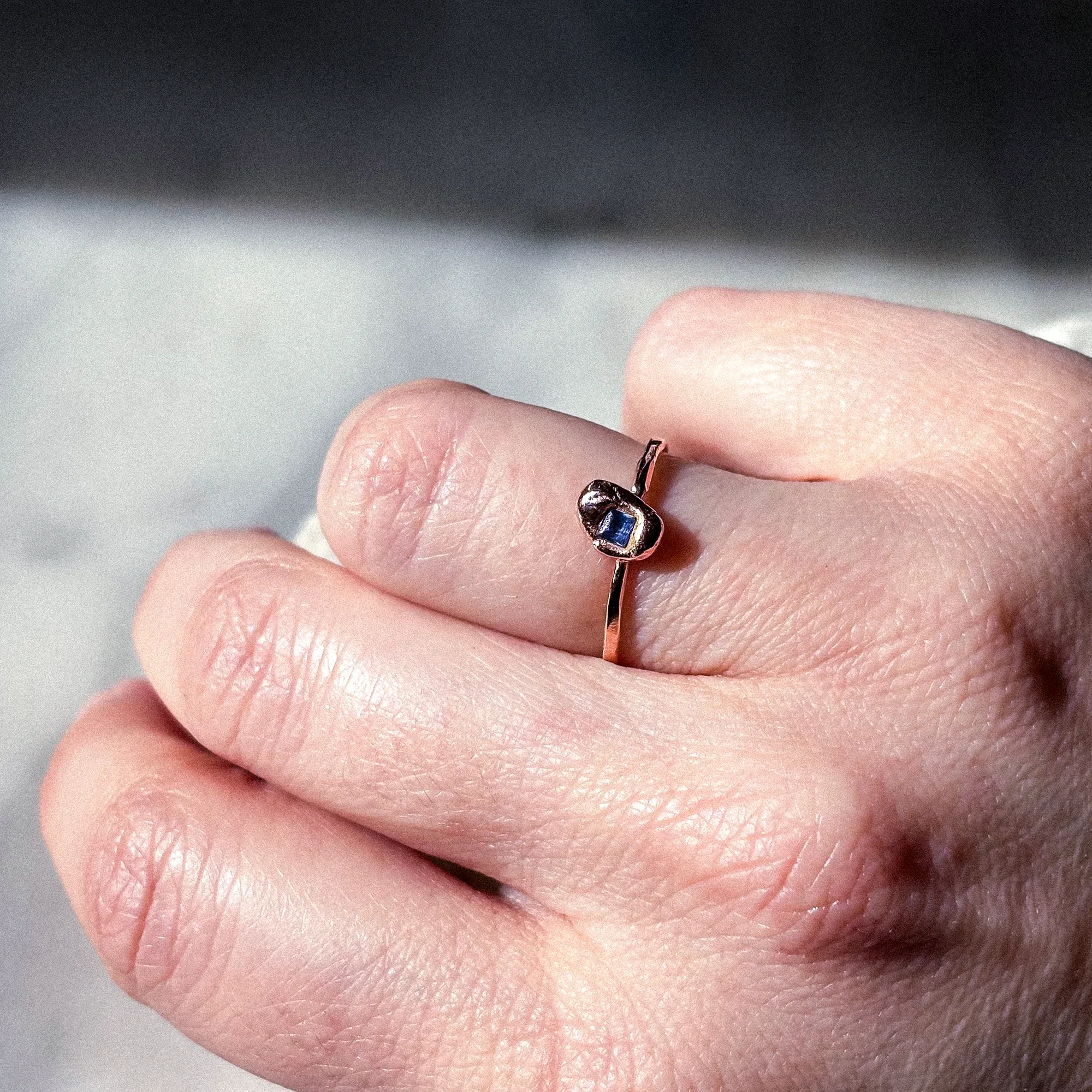 heinrich_Ring Flow Top + Blue Sapphire_image0.webp