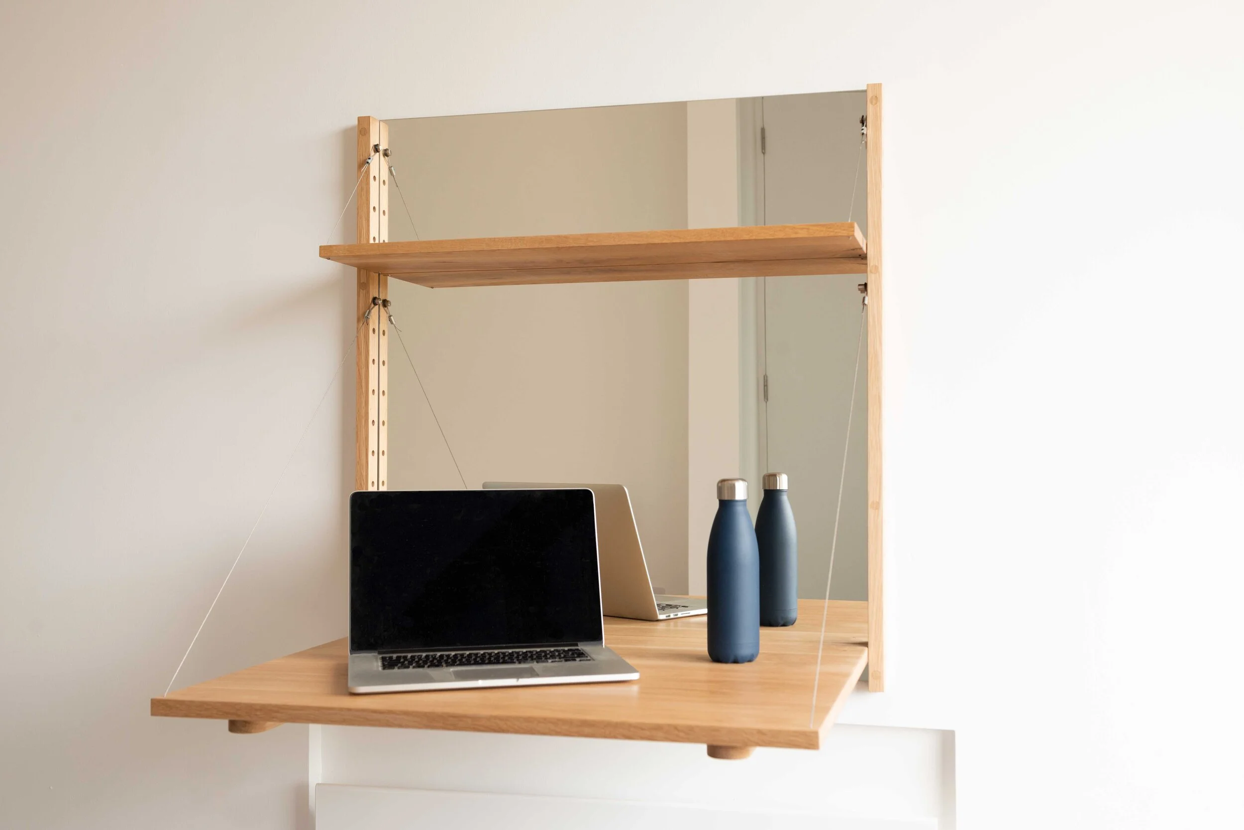 DESK01.jpg