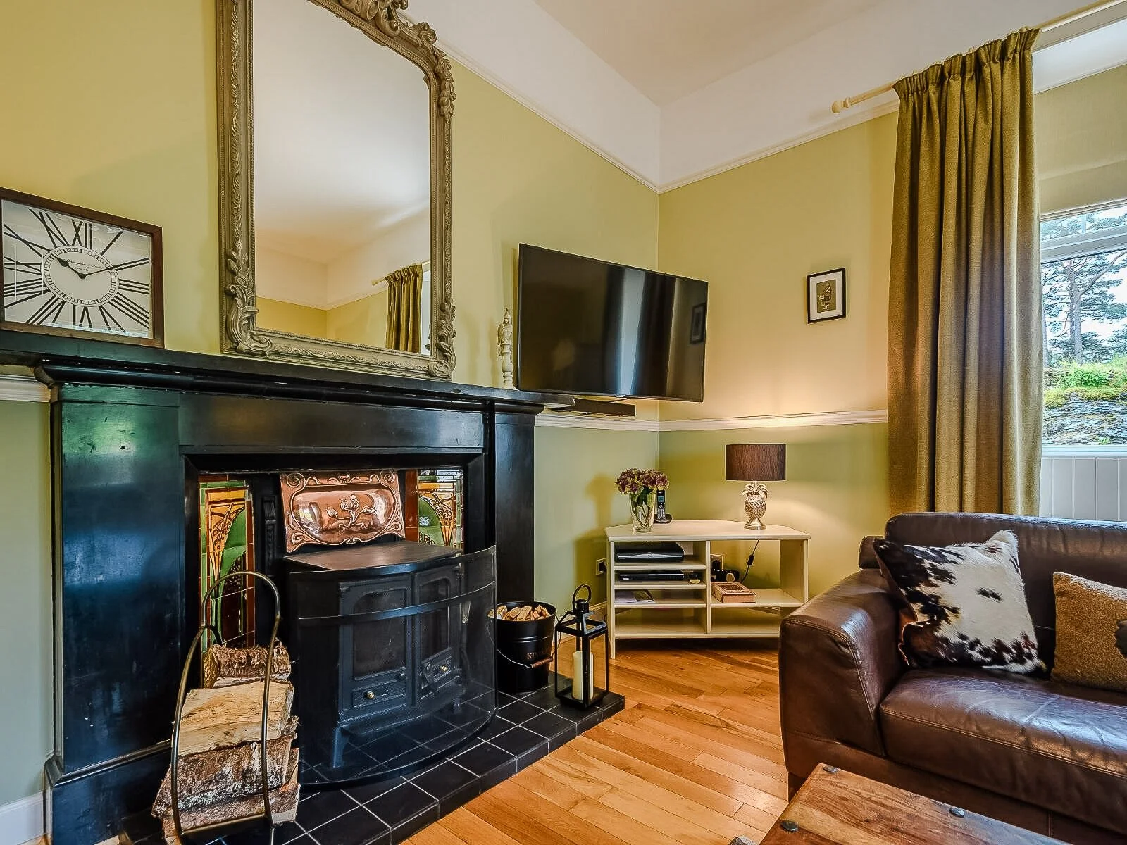 Wattie-Cottage-Stronachlachar-Loch-Katrine-12.jpg