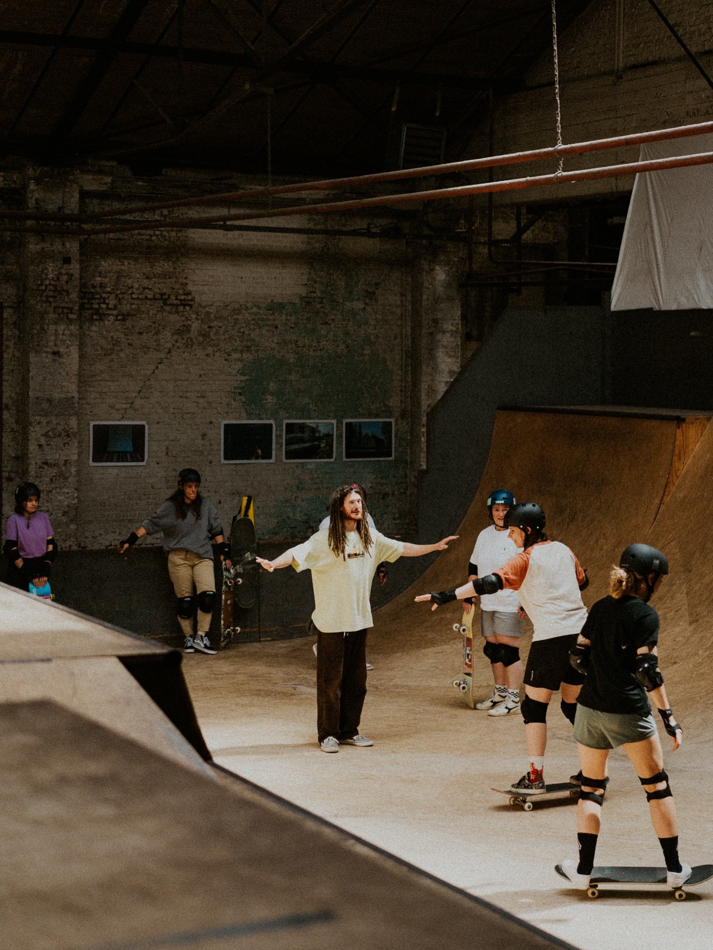 DROP &amp; TRANSITION WORKSHOP DAY PT. I //

A wild day full of hard working ladies 🔥🔥🔥
Everyone was on fire, so nice to watch everyone thrive. 

Love this community! 💞🛝

📸 @karolienvannerum ✨✨✨

#dropin
#learningtoskate 
#girlsskatetoo
#womens