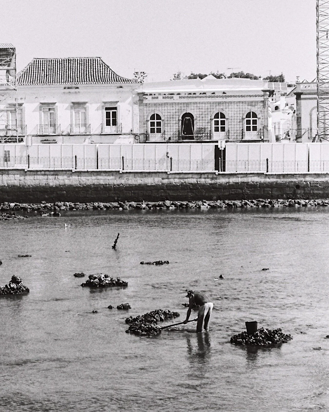 Local workers on the Gilão River, 2018.