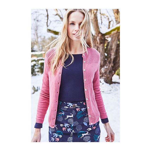 Brilliant start to the year shooting #aw18 for @lilyandmeclothing fab team @curquhartmua @charlie_aug
.
.
.
#womensfashion #catalouge #lifestylephotography #snow #fashion #location #lovemyjob #printmaking #womenswear #londonfashion #ukbrand #textile 