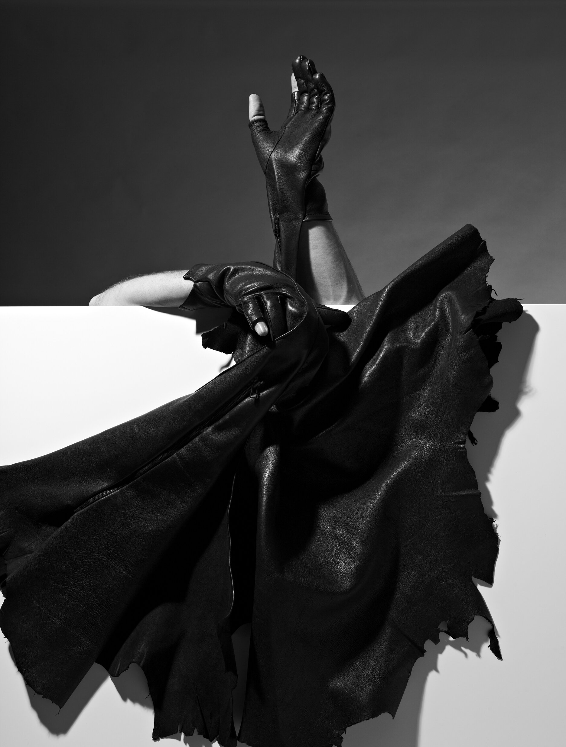 0001_IW_Glove_226-B&W-s.jpg
