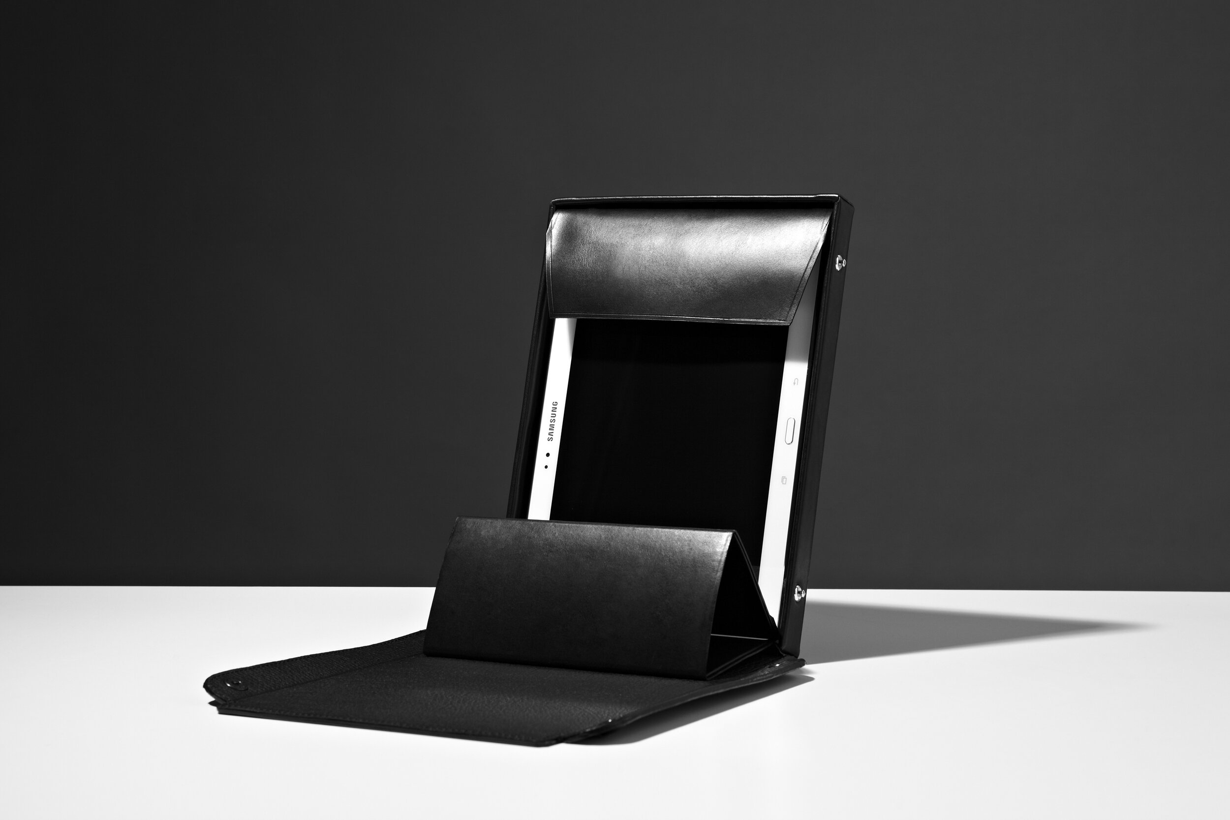 0004_IW_leatherproduct_106-B&W-s.jpg