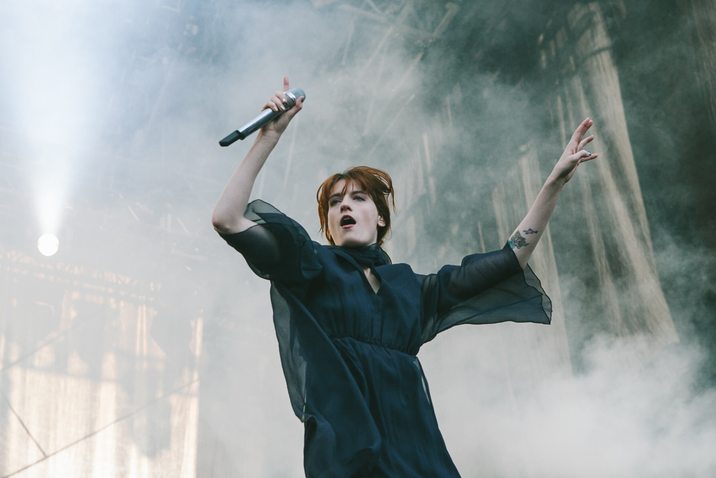 Florence+and+the+machine_WEB2500px-1.jpg