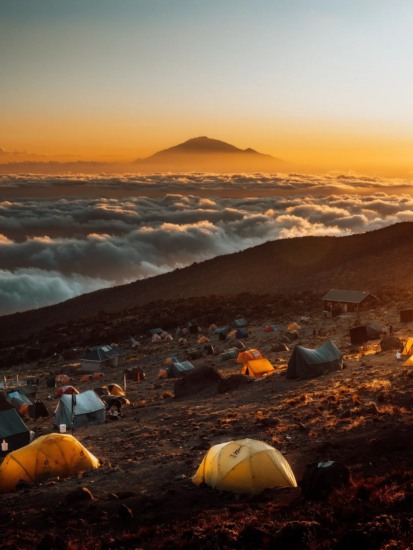 Above the clouds ⛅️ During the day I almost forgot we&rsquo;d been walking above them all day long. But every sunrise and sunset was a reminder of how magical it truly is to stand above the clouds 😍

#kilimanjaro #photography #hiking #roam #coldembe