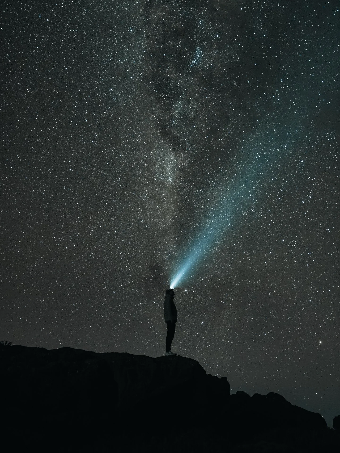 A typical day on Mount Kilimanjaro ✨ The Milky Way above you after a day where you could barely see ten meters ahead. This might have been my favorite day of the trip. We walked in the mist the entire day, unaware of the views that were actually arou