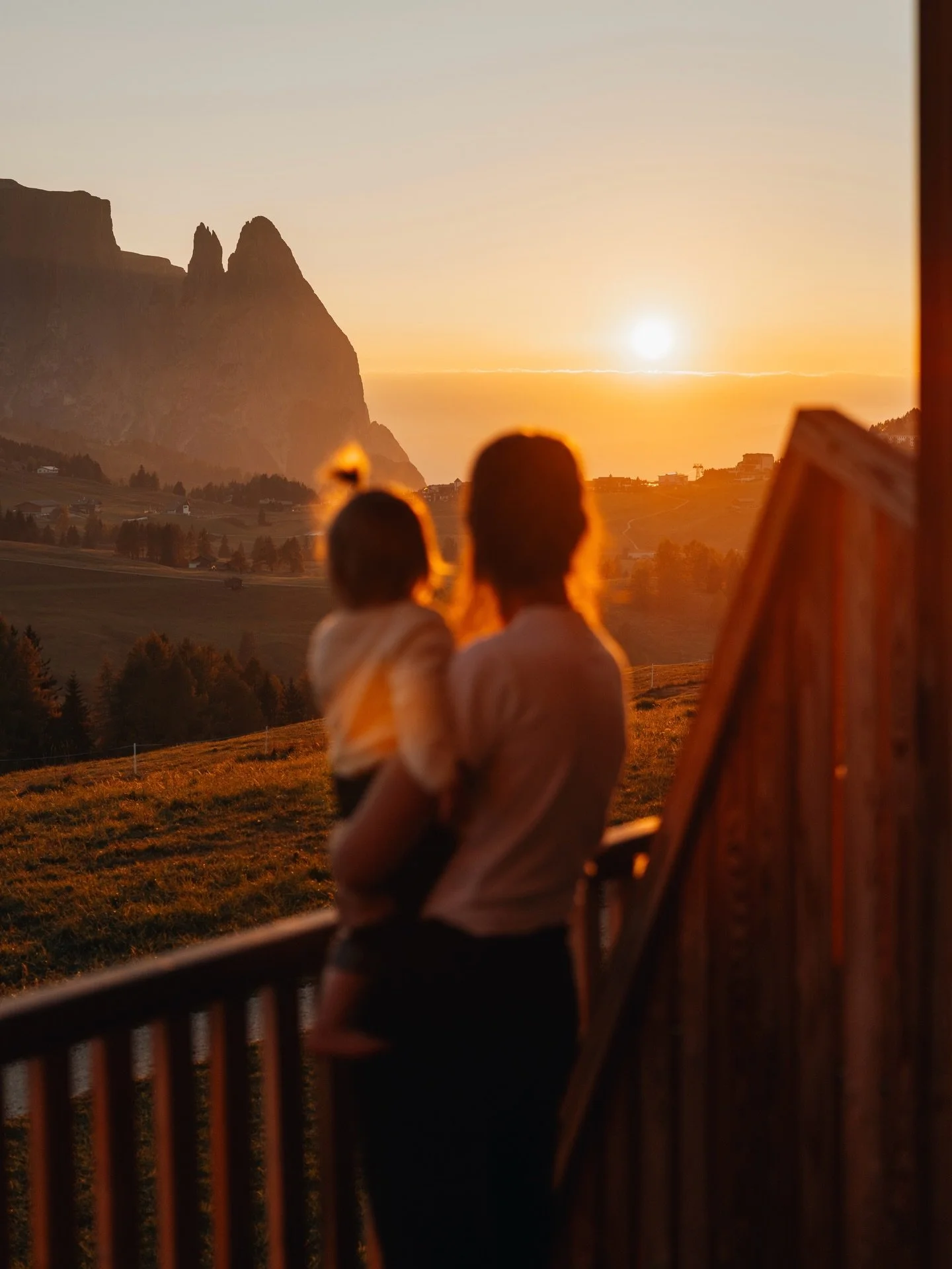 Looking back at this year, this is one of the moments that stands out ✨
Family time in the Dolomites, exploring Seiseralm with Bo, and staying at a place that instantly felt like home. Thank again @icaro_hotel 🫶🏻

#seiseralm #alpedisiusi #photograp