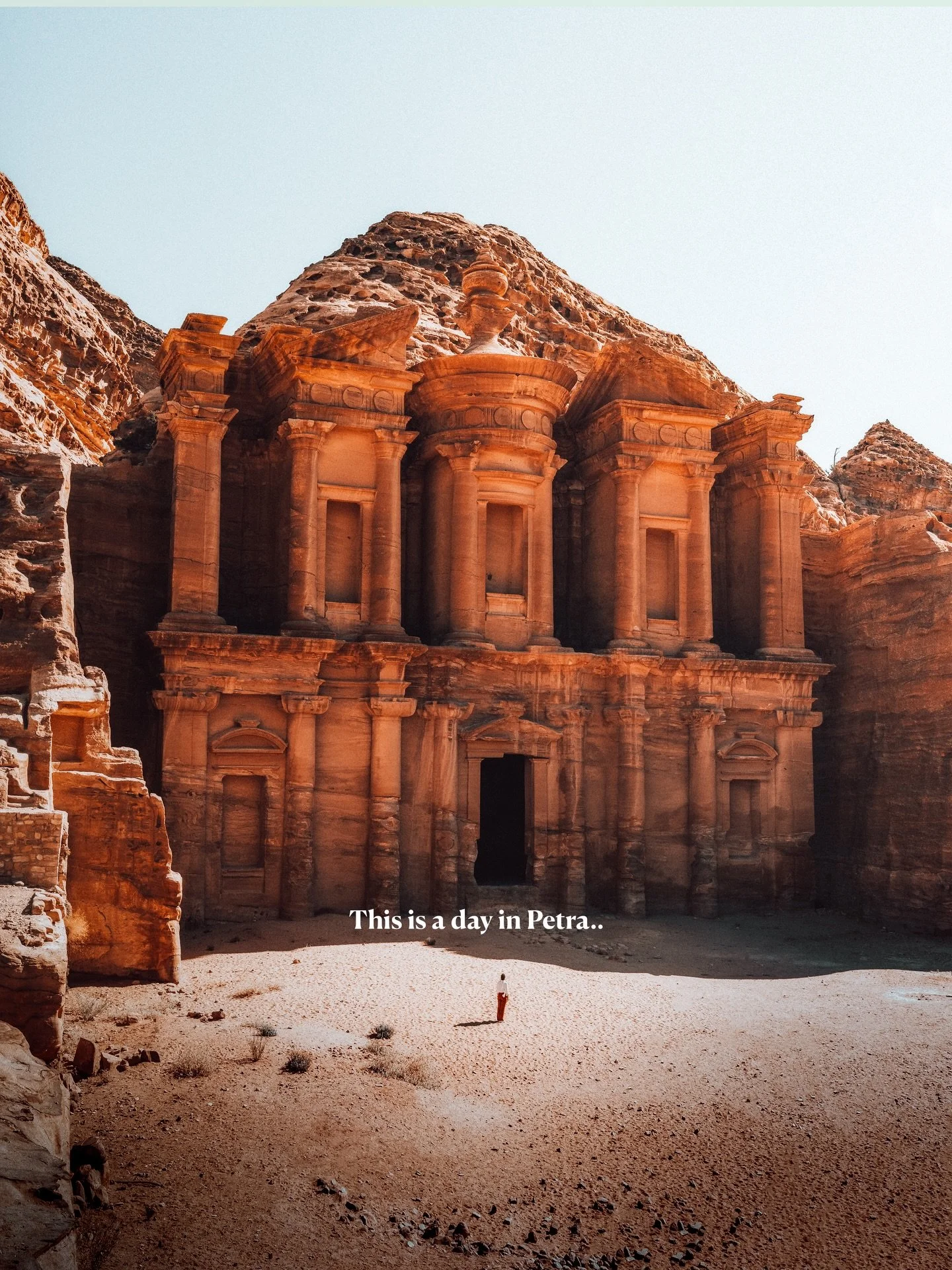 Would you wake up before sunrise to see Petra like this? It&rsquo;s the only way to experience it without the crowds. And it&rsquo;s absolutely worth it.

#jordan #petra #travel #photography #madewithlightroom