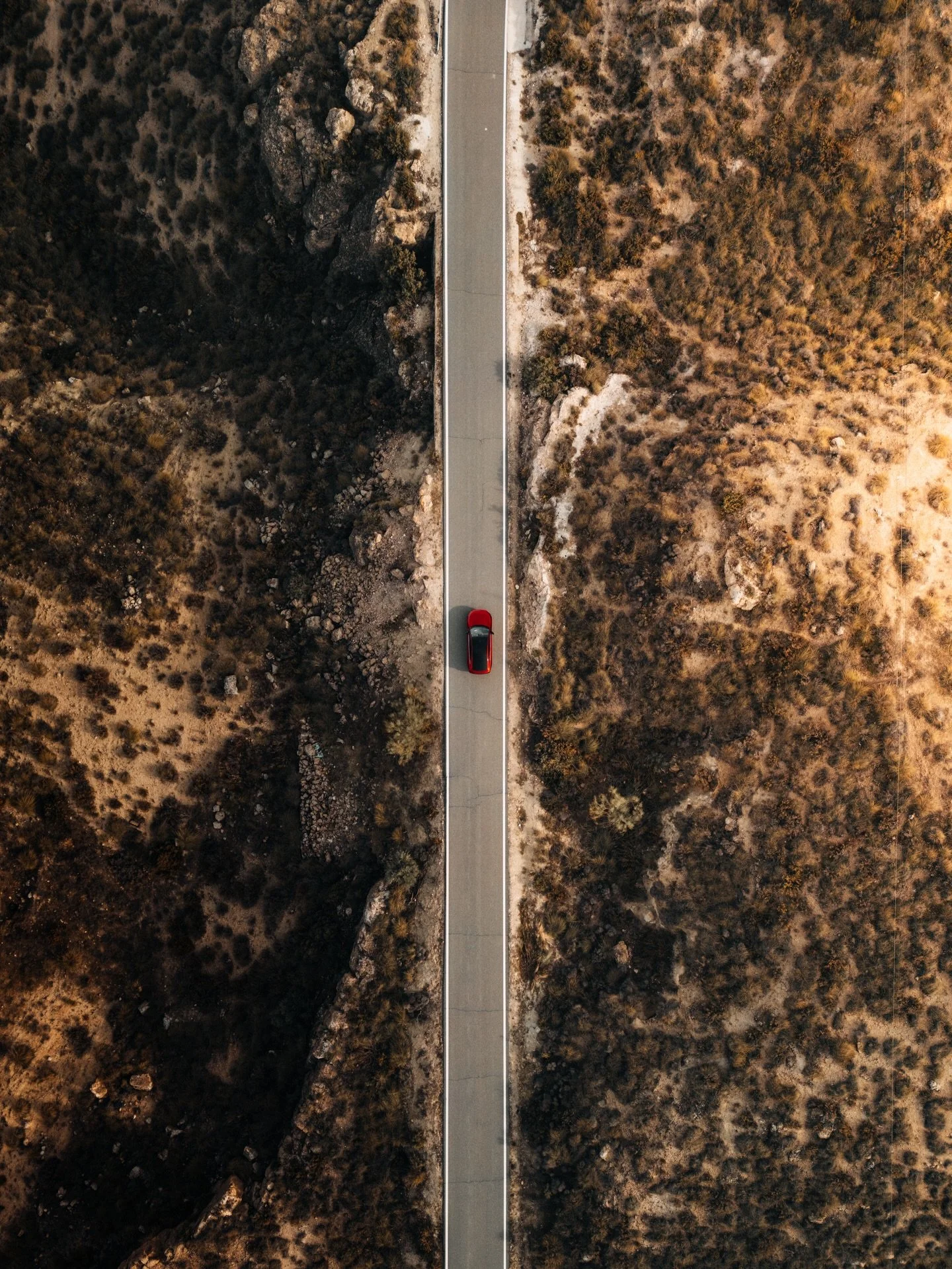 Granada for the weekend with Mazda!✨ Chasing light through desert roads during the day, slowing down in the city by night.

#mazda6e #mazda #mazdanederland #granada #photography