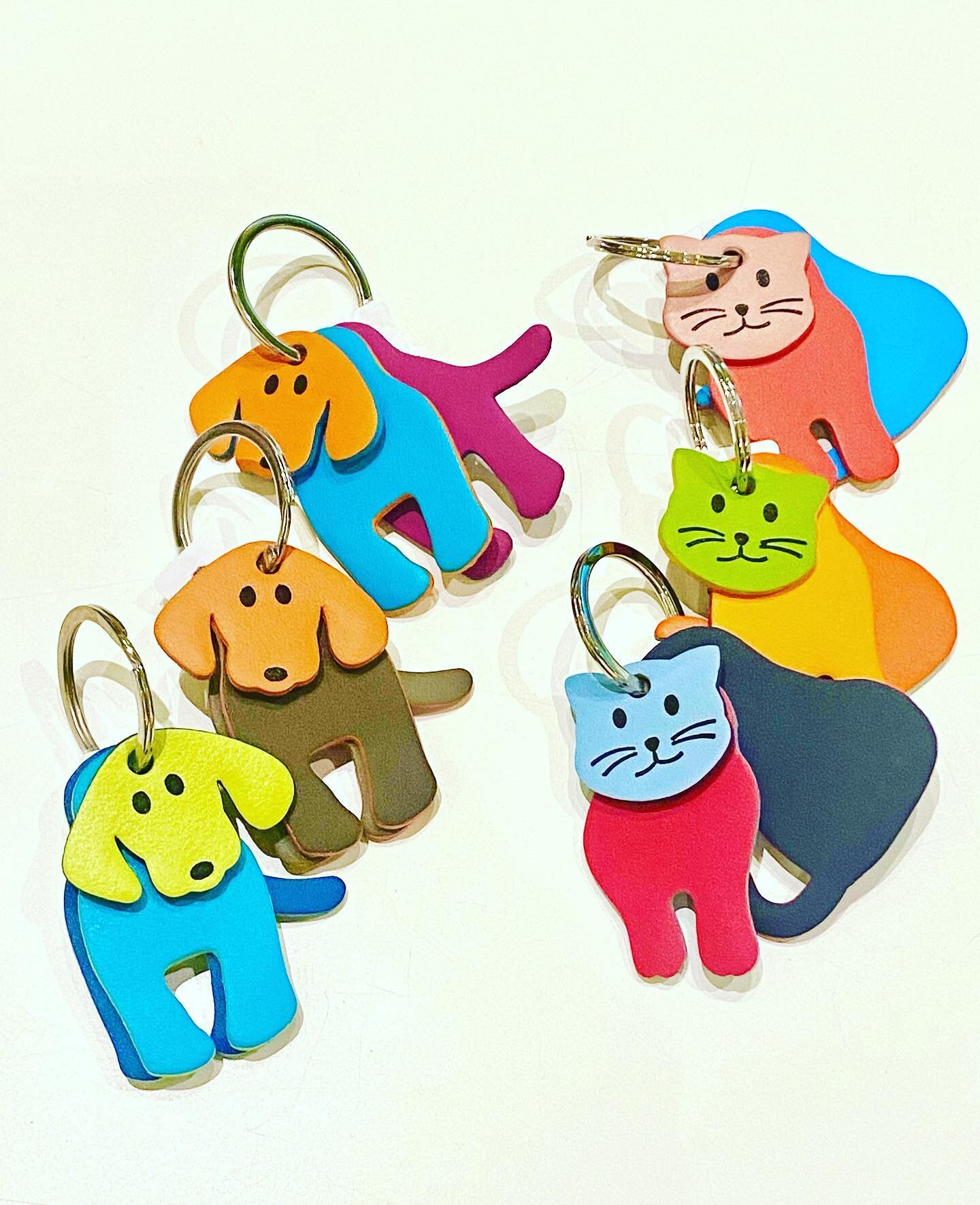 For the dog and cat mom. Leather key ring $28 Made in Italy cottagemonet.com  @rockvilletownsq  @explorerockville  @themocoshow  #mothersdaygift #shopsmall