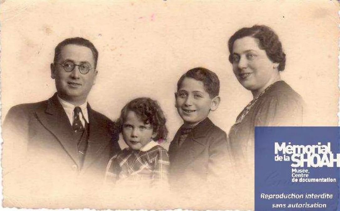 Edmond et Jeanne Dreyfus photographiés avec leurs enfants Arlette et Roland