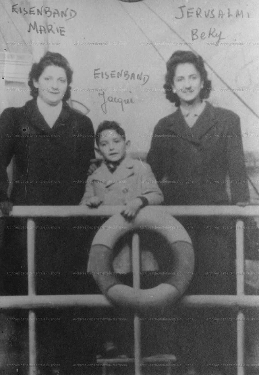 Jacques Eisenband avec sa mère Marie et sa tante Beky