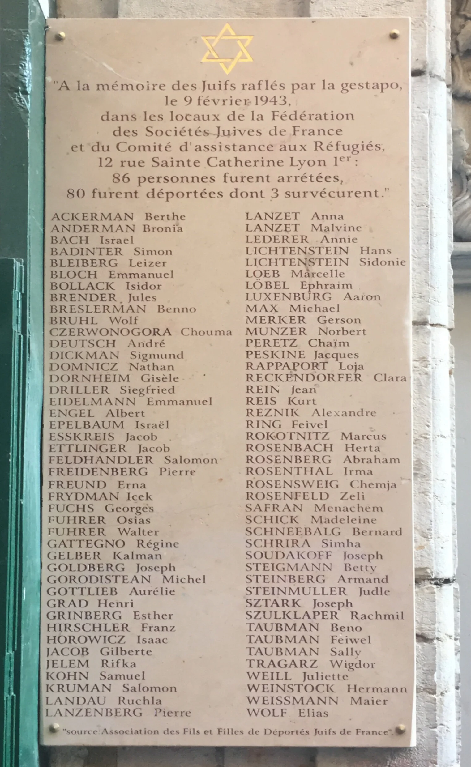 Plaque_rafle_rue_Sainte-Catherine_-_2.jpg