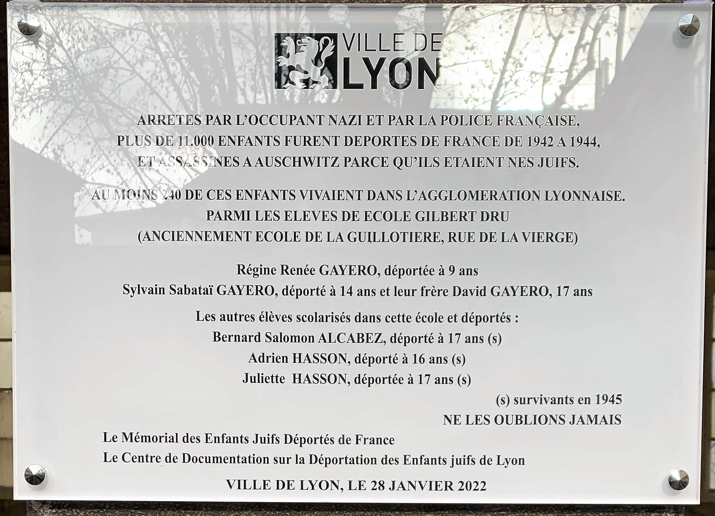 Bernard Alcabez, dévoilement de plaque à l'Ecole Gilbert Dru, 69003 Lyon