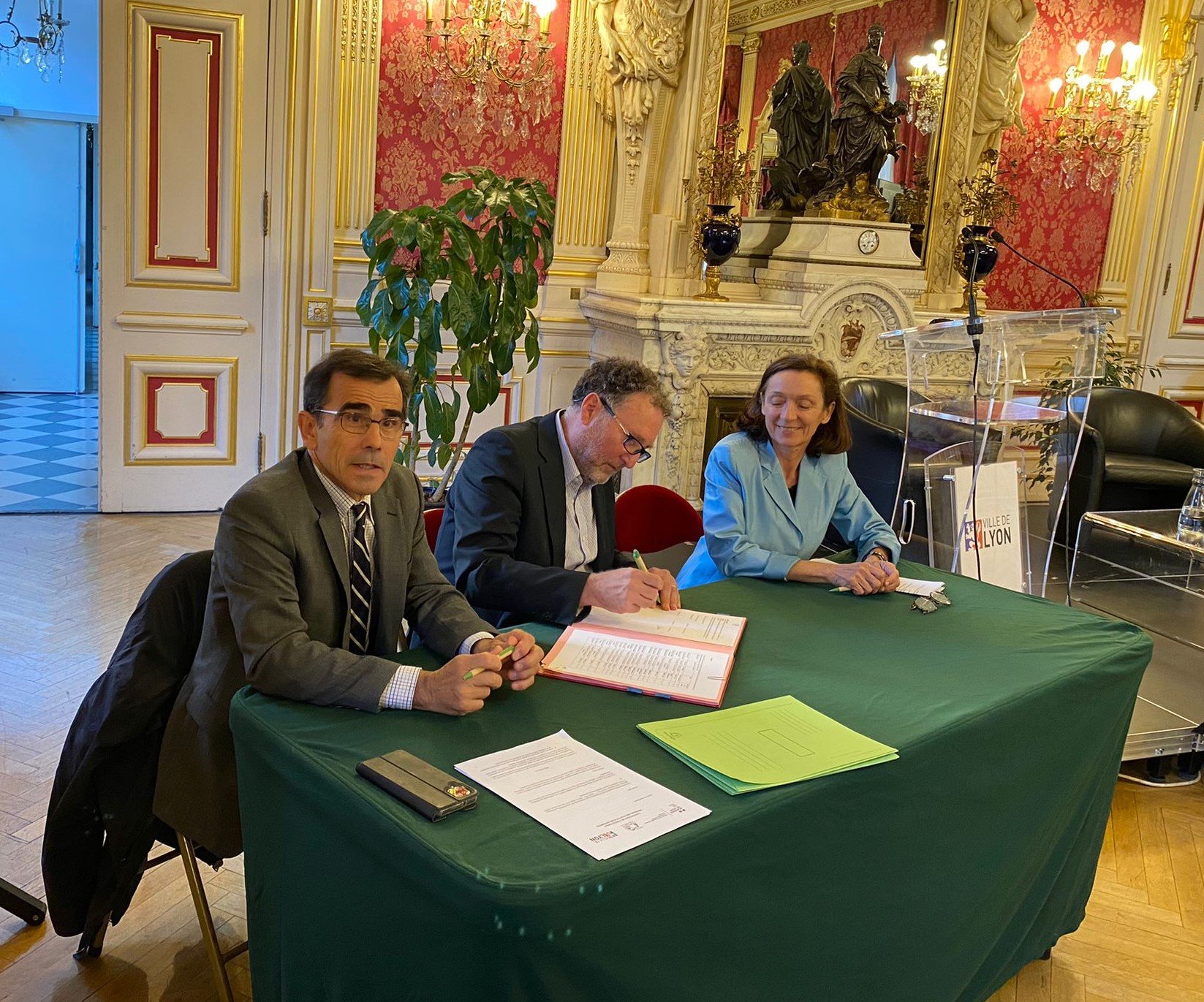 Signature de la convention  CDDJ - IA - Ville de Lyon