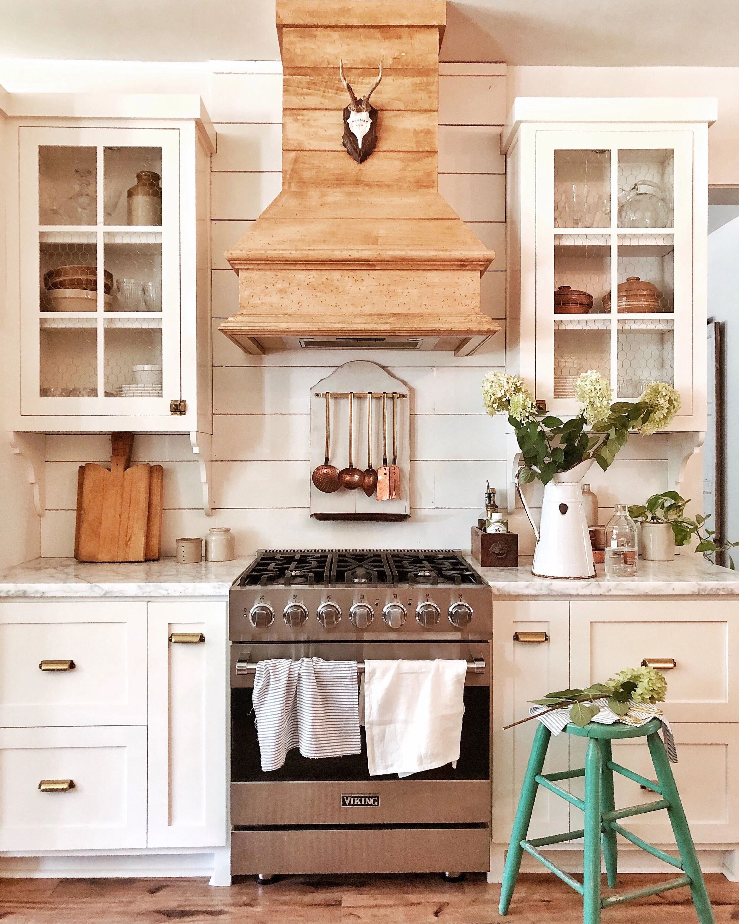 Whitetail Farmhouse Award Kitchen