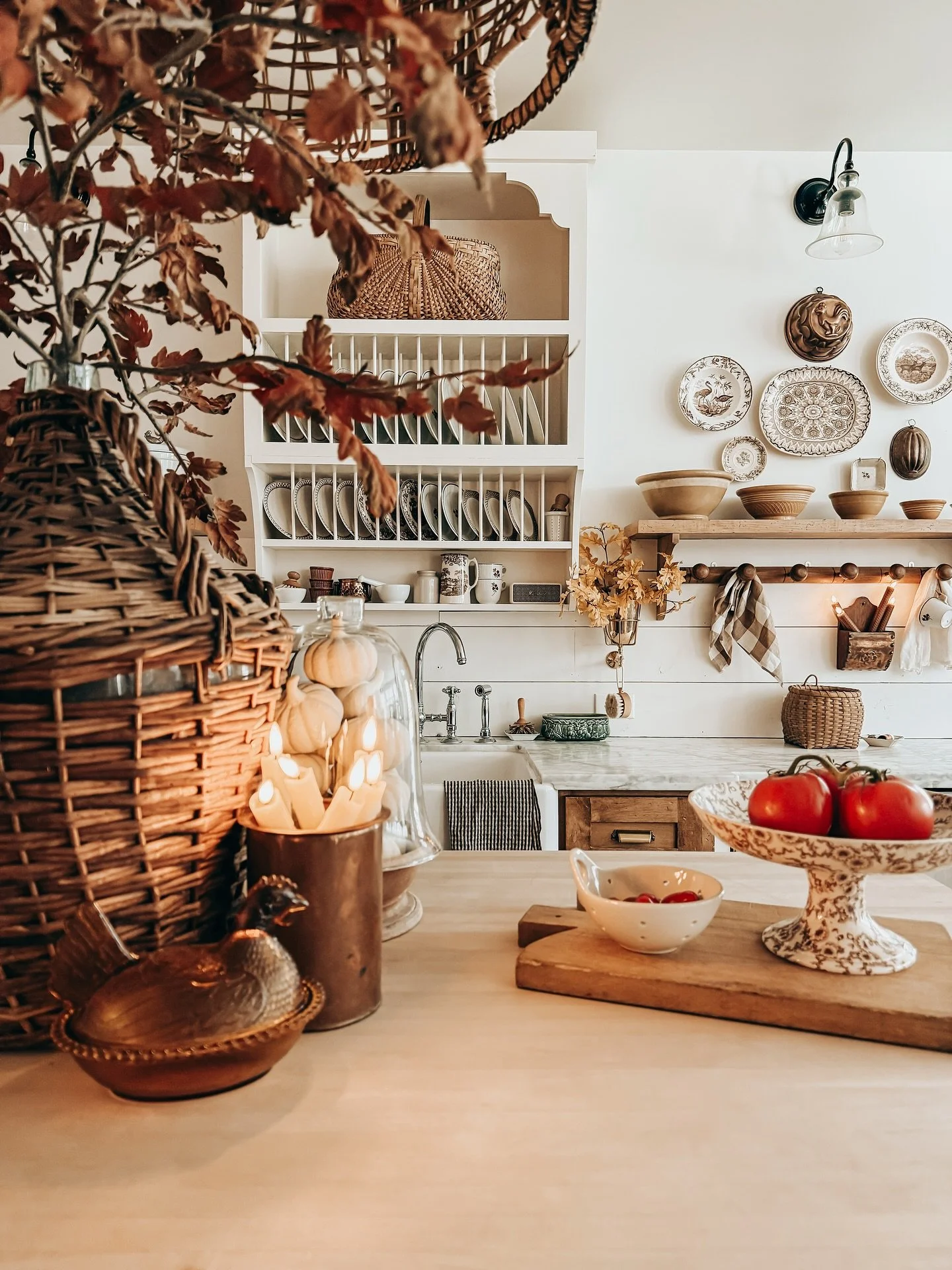 Taking a different look at my kitchen today! I often showcase the other side, but this new plate wall caught my eye. Still loving all the cozy fall vibes! 🍂 it&rsquo;s still October here! lol. 

This week has been so exciting behind the gram! I wish