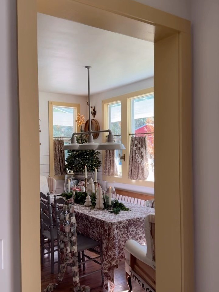 This season is flying by, right?! We decided to add on to the busyness by painting trim ahead of wallpaper like who does that right at the holidays ?! Please tell me I&rsquo;m not alone! BUT this has been so 150% WORTH IT !! Something I&rsquo;ve regr