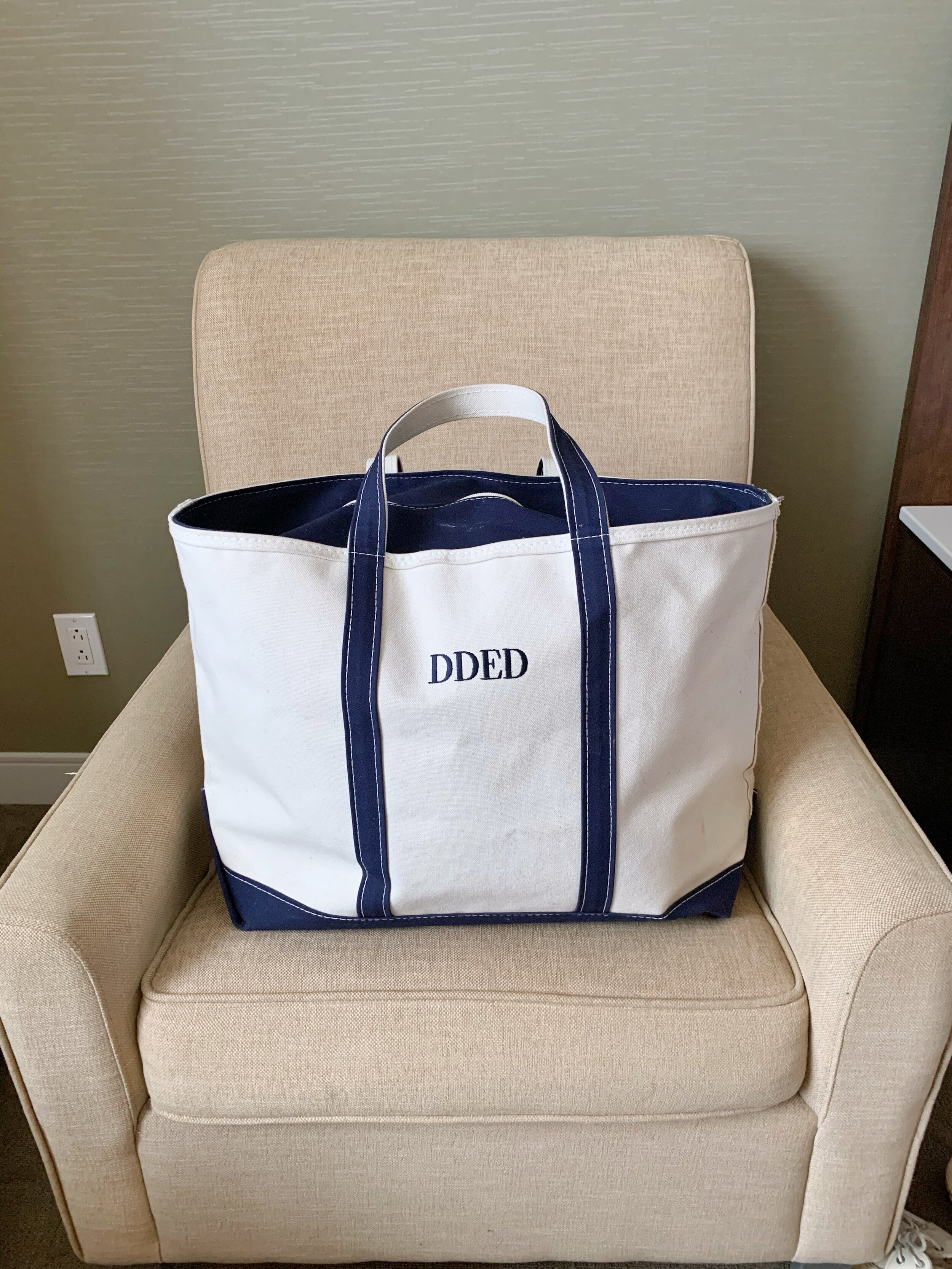 Review – LL Bean tote VS Lands End Tote – I have too much stuffs ongoing