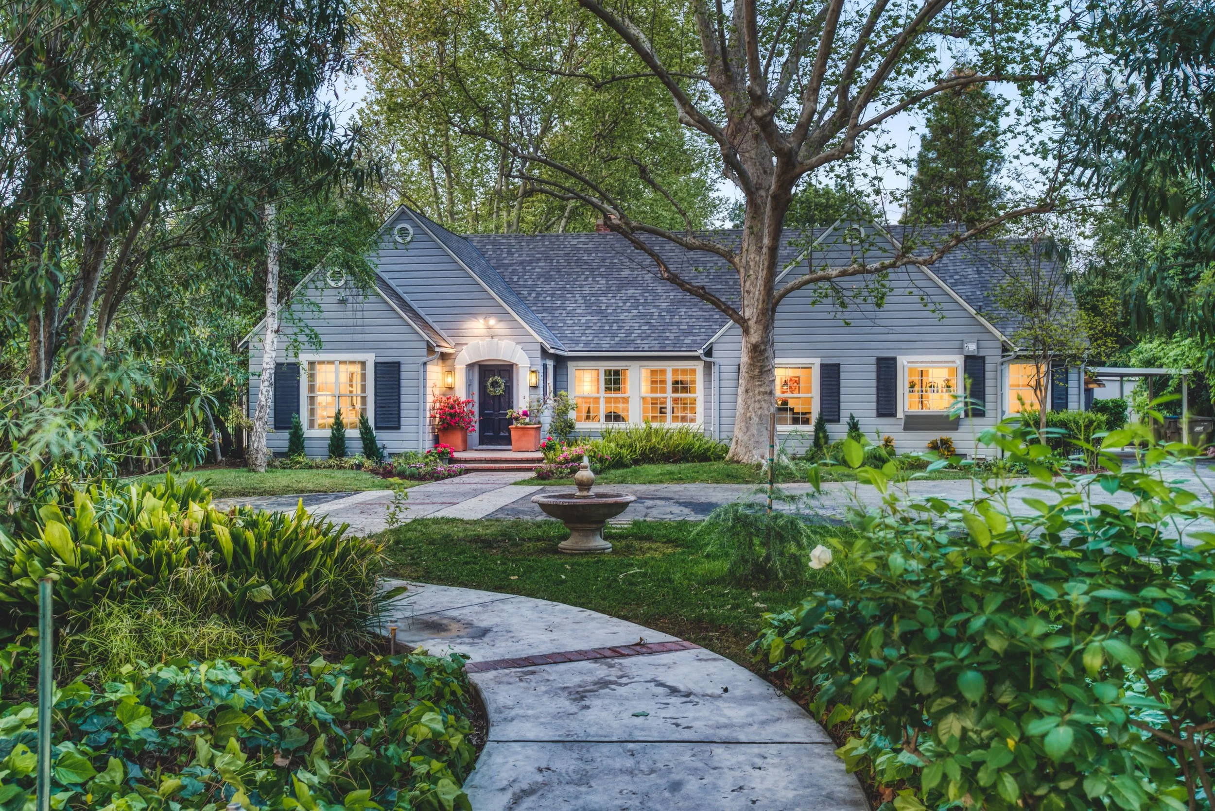 4864 North Van Ness Boulevard