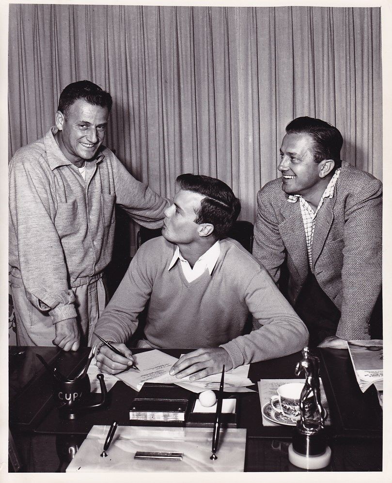  Bob signing Columbia Pictures contract, c. March 1953  Stanley Kramer, Producer, and Edward Dymtryk, Director,  The Caine Mutiny . Columbia Pictures.  “The people Bobby had around him — Benno, Botomi, and Stanley Kramer — these were people Bobby spo