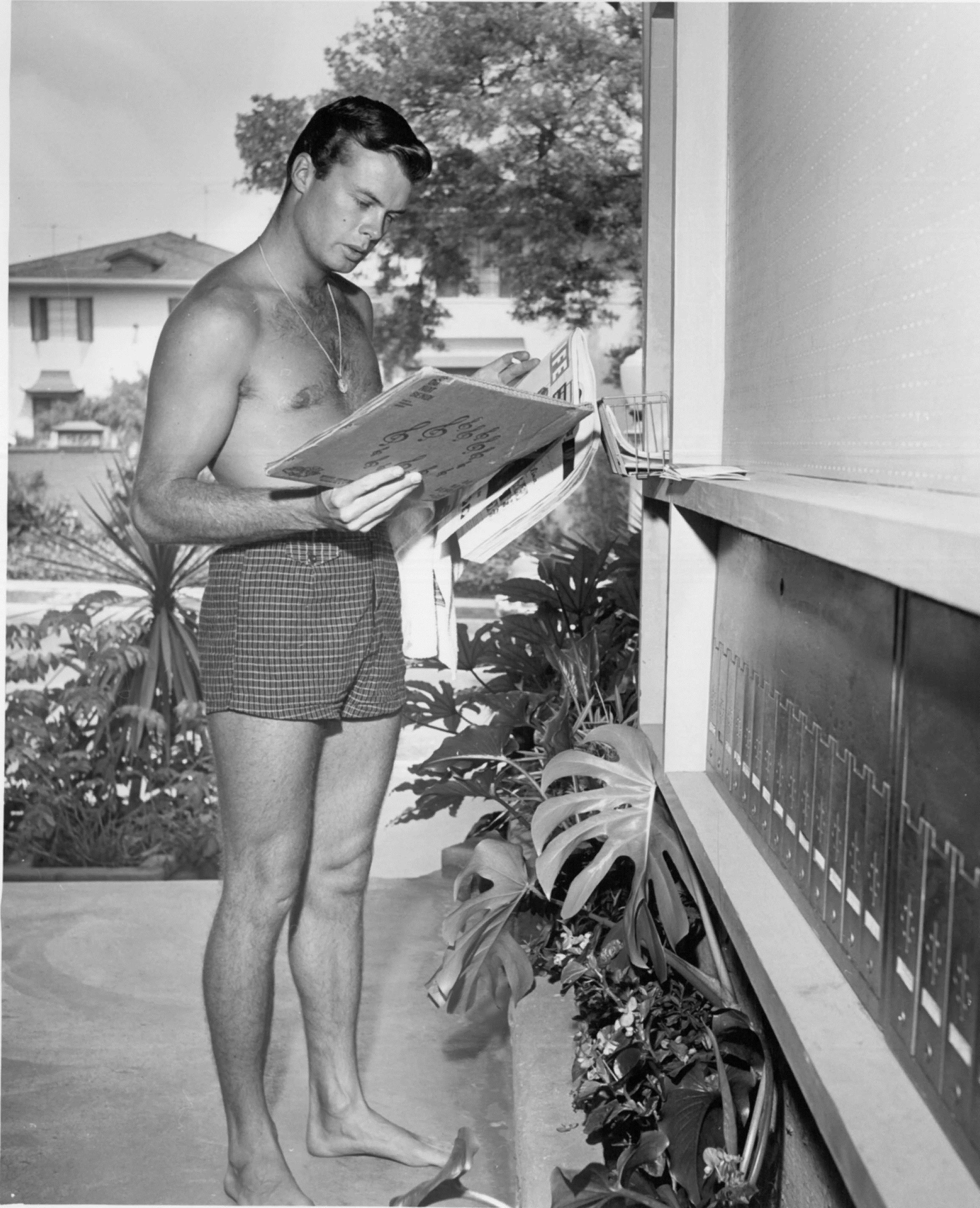   Motion Picture  magazine also had a photo story about Bob’s new apartment. These photos may have been for that; not all appeared in the story, however.  Below: May Wynn surprises Bob with a housewarming gift.  His sister Lillian shows him how to ma