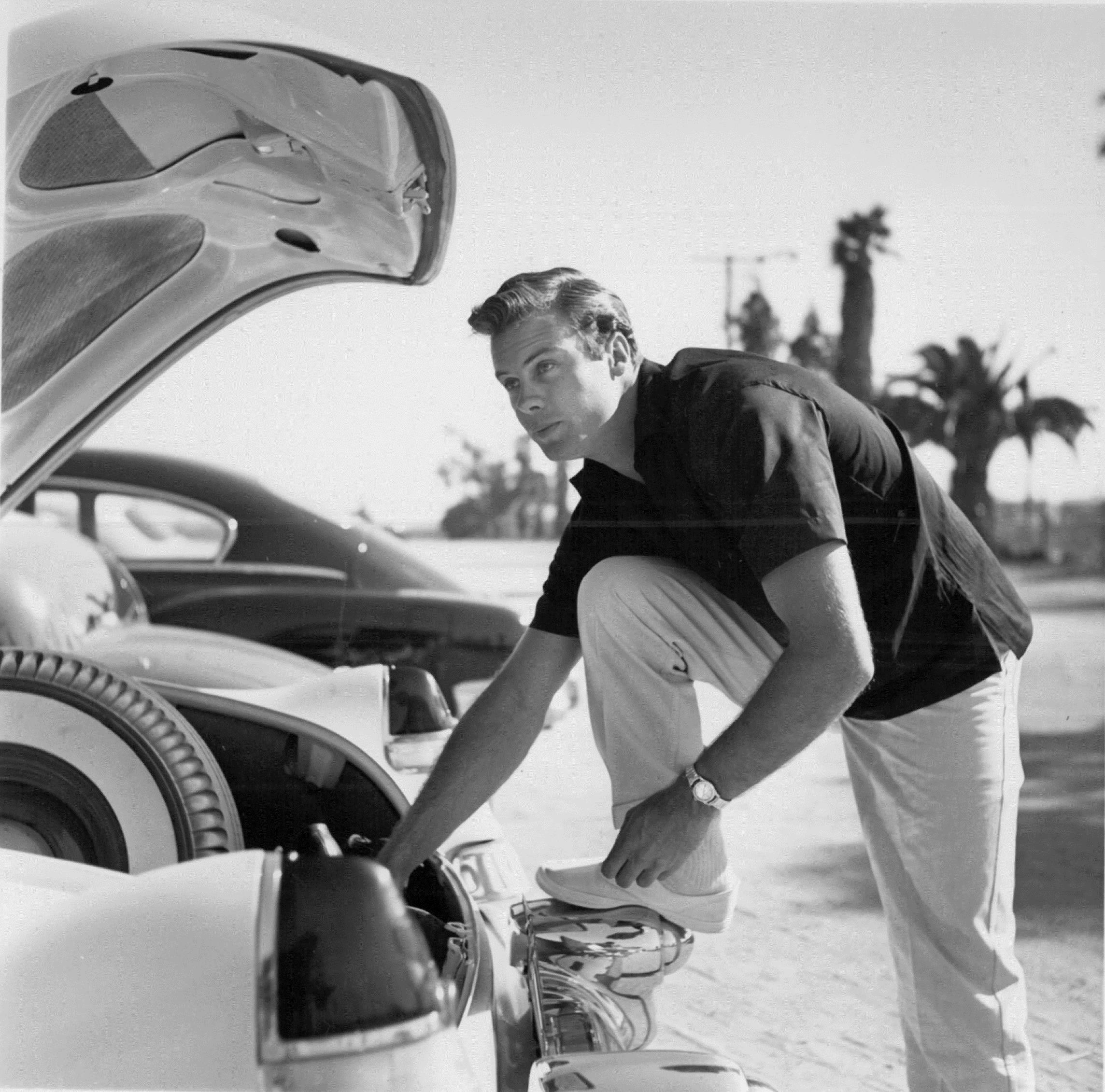  Fall 1954, possibly by Don Ornitz, Globe Photos, New York City, at same time as “He Likes Everything Under the Sun” photos were made. in Long Beach. Bob’s clothing and car are the same as those in first photo of that story. 