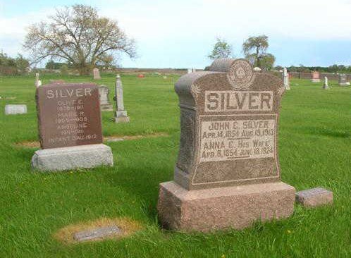  Parents of Mary Jane Silver Francis, wife of Charles Howe Francis, are buried in Tamora, Neb.: Johana (Anna) Cinderella Botts (April 8, 1854, Ind.-June 18, 1924, Seward, Neb.) and John Crawford Silver (April 14, 1854, Ill.-Aug. 19, 1913, Neb.). Bob’
