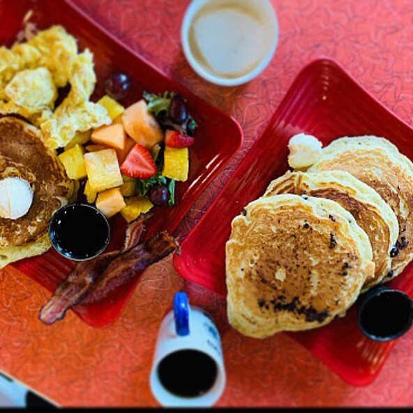 All the breakfast foods!
☕️🍳🥞🥓🍓🧈🥤
We enjoyed 2 days off for the Holidays and now we&rsquo;re ready to get back to it.
Y&rsquo;all come NOSH with us!!!
. . .
#noshdurm #durm #durmnc #nc #dukeuniversity #duke #breakfast #brunch #eatlocal