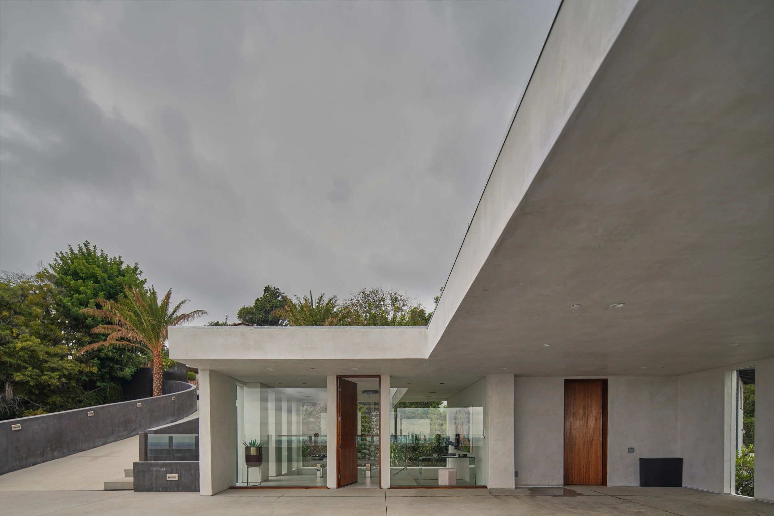 Los Tilos car and entrance.jpg