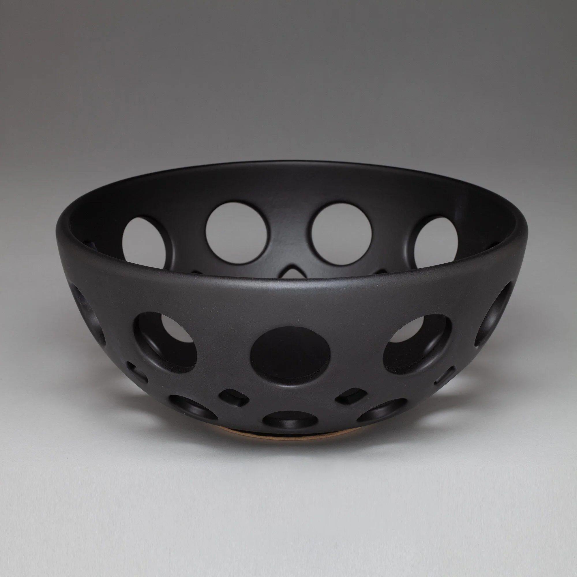 Round Openwork Fruit Bowl - Black