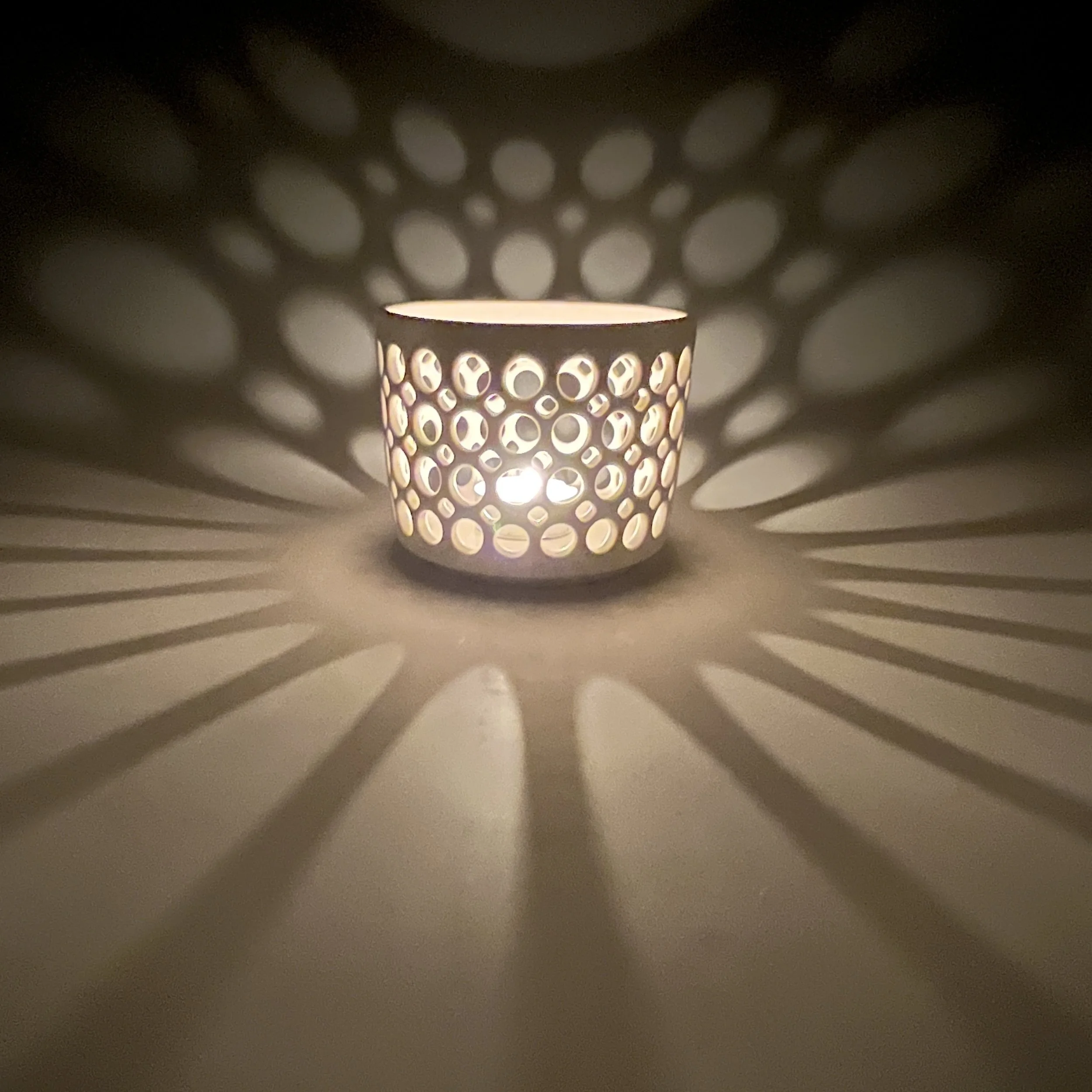 lynne_meade_lace_cylindrical_bowl_white_small_candle.JPG
