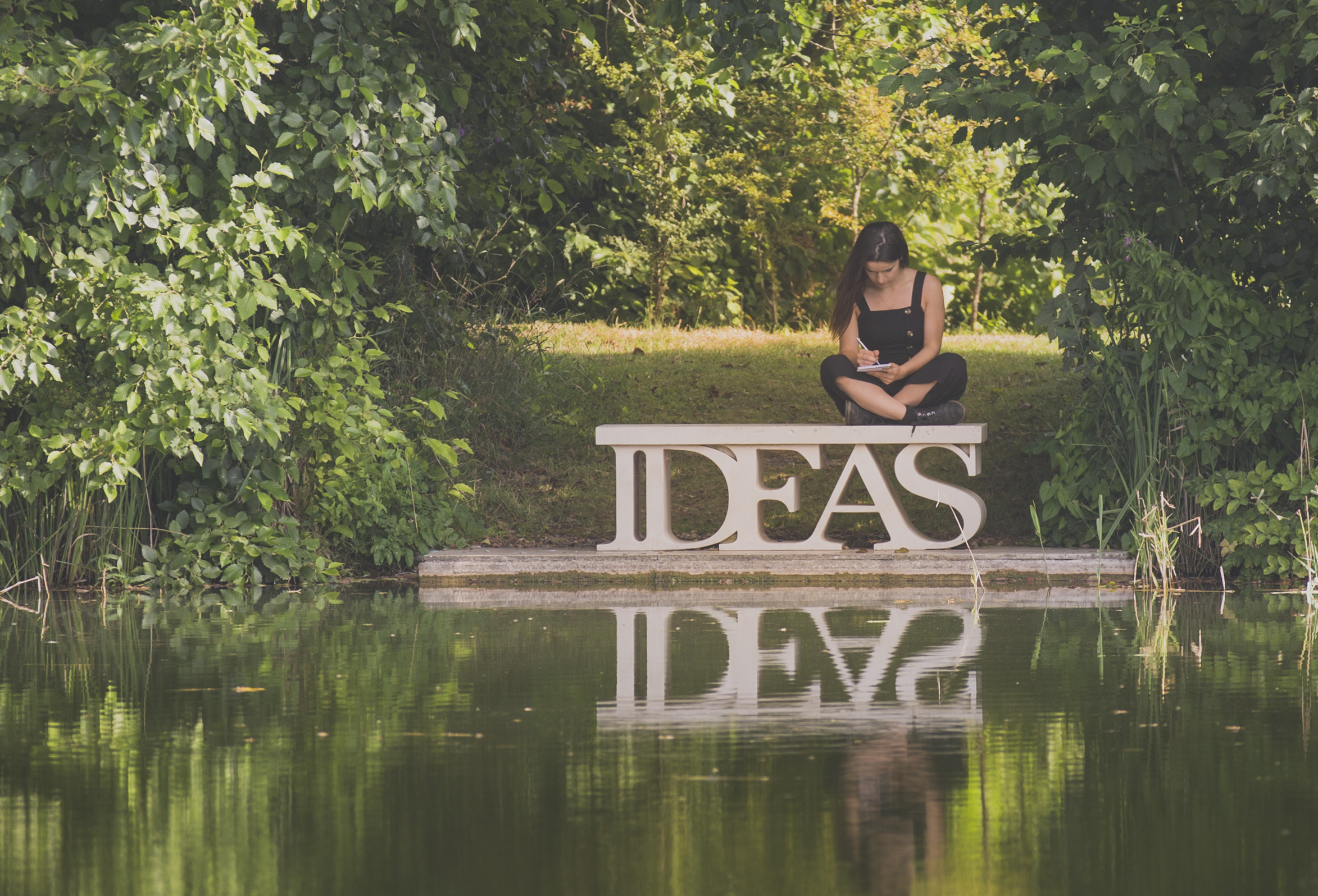 Ideas Bench at Sculpture by the Lakes.jpg