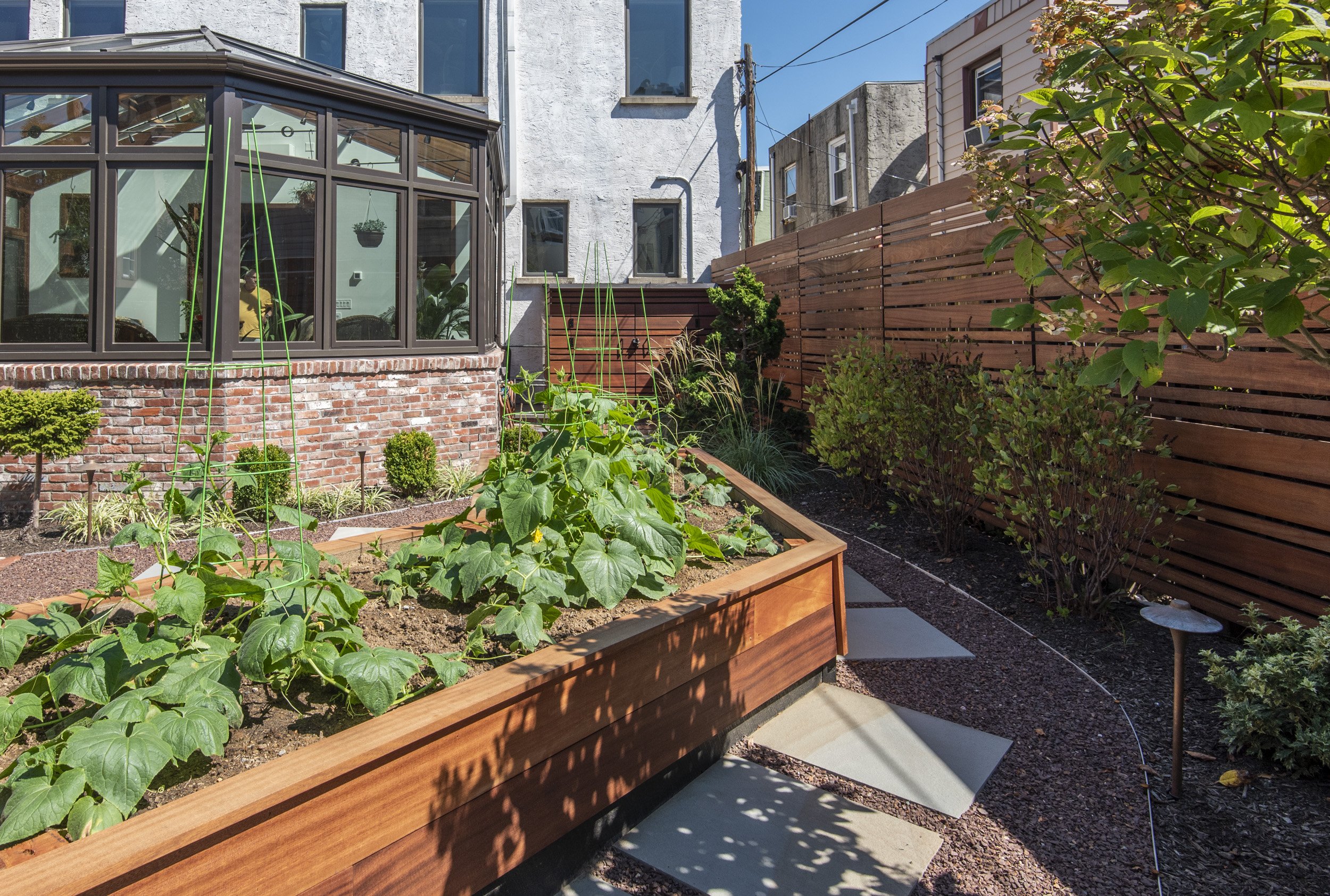  Full access provided to all sides of the raised bed. 