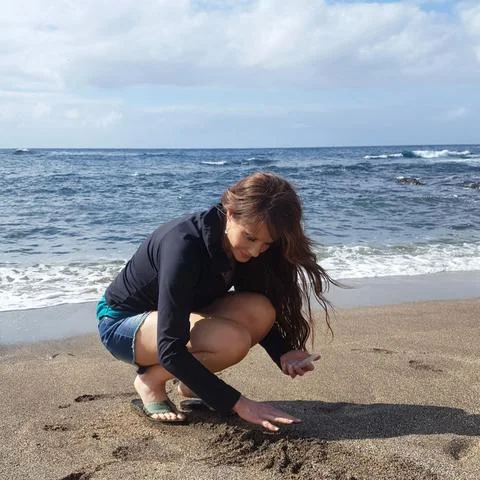 LisaCollectingSeaGlass_large.jpg