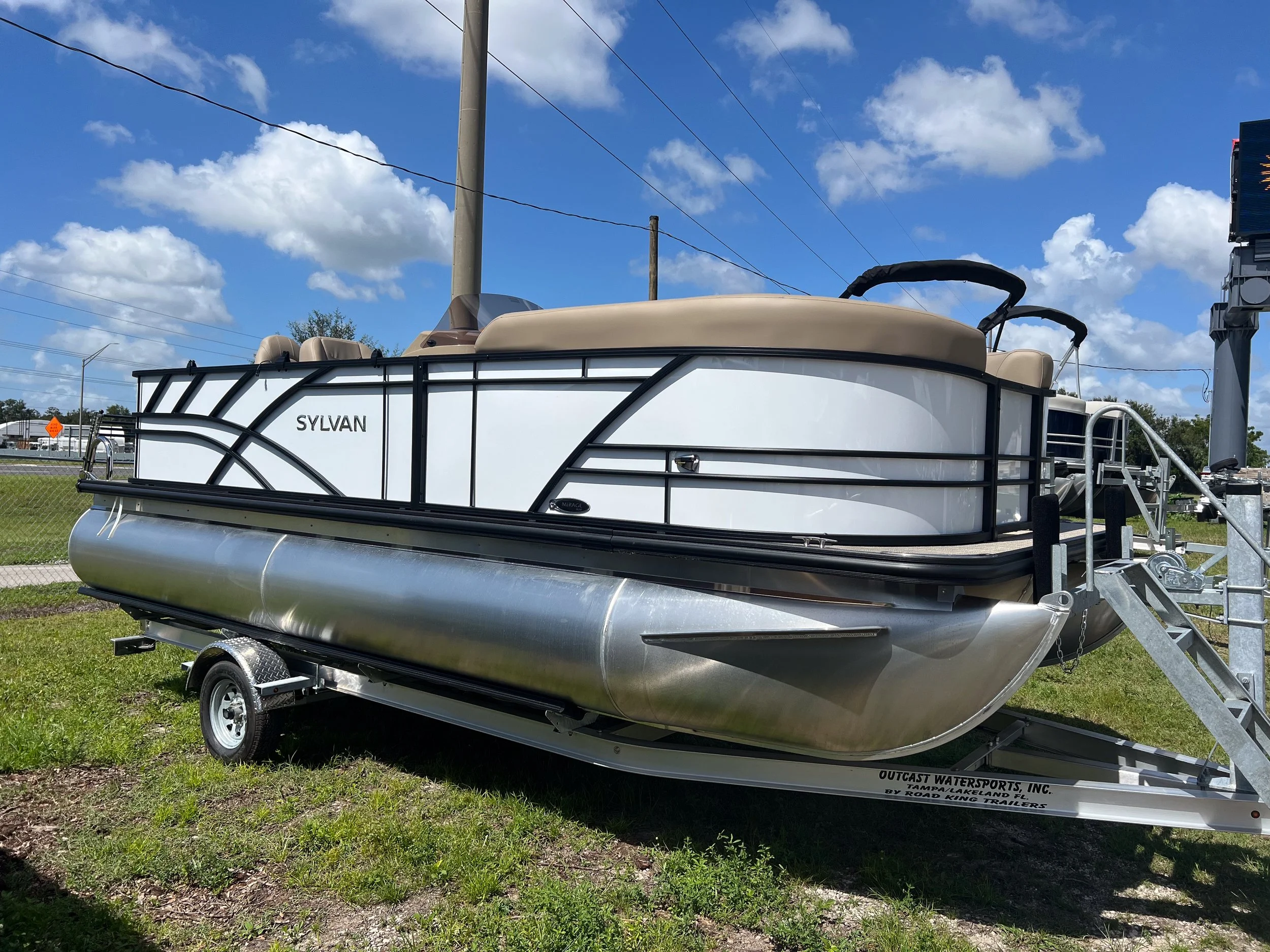 2026 SYLVAN 820 PARTY FISH TRITOON w/ YAMAHA DF115BTLW MOTOR & TRAILER