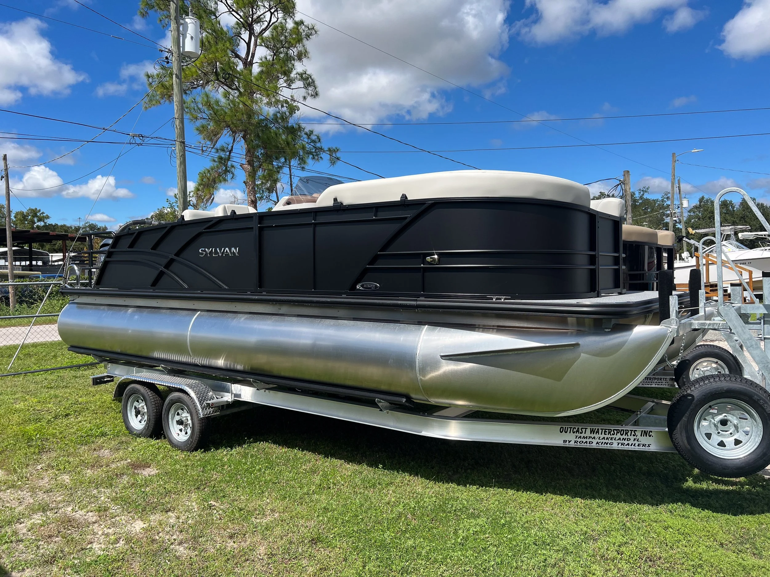 2026 SYLVAN 822 CLZ TRITOON w/ YAMAHA F150LD MOTOR & TRAILER