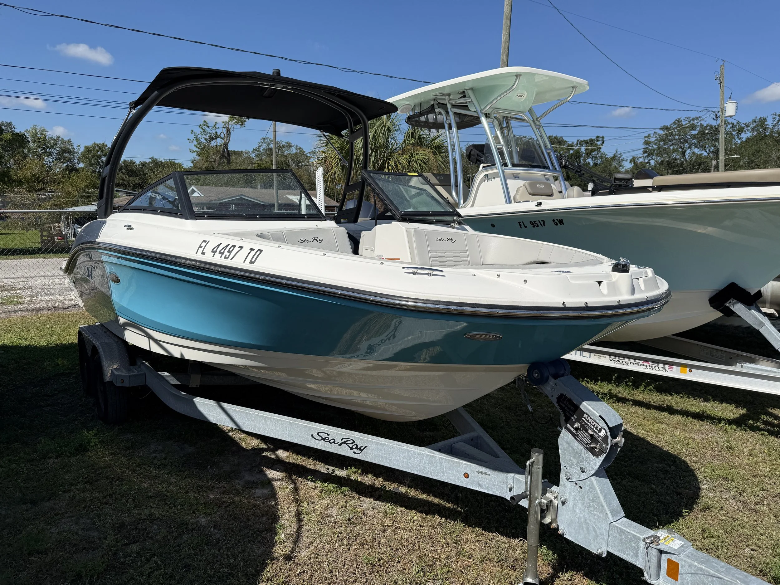 2022 Sea-Ray SPX210 with Mercury 200 and Trailer