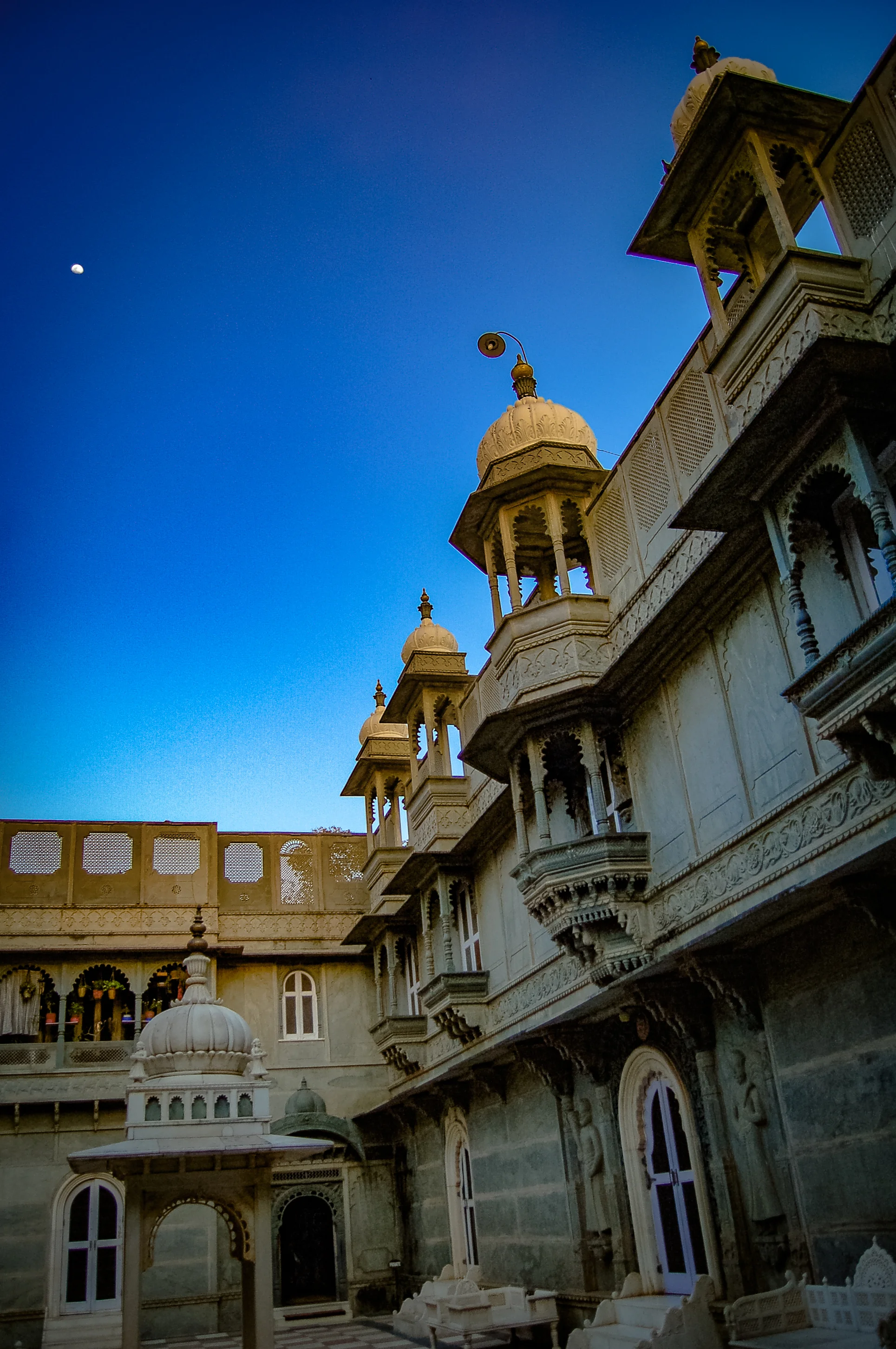 DSC_0135_Udai_Bilas_Moon_Courtyard.jpg