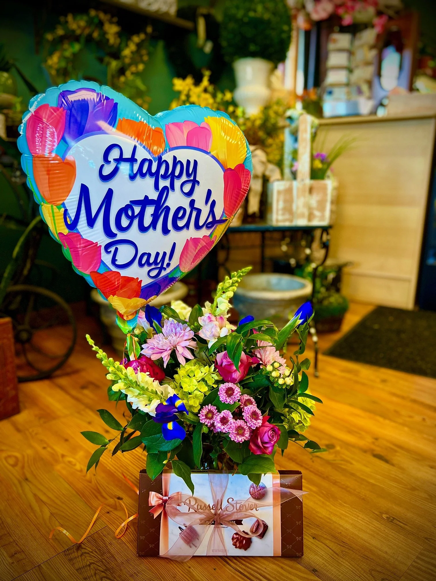 Mother's Day Special - Flowers, Chocolates and Balloon!