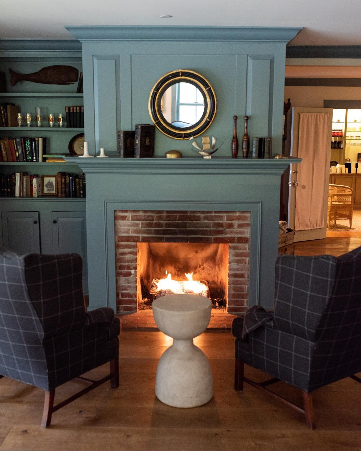 So many details to love @whitebarnauberge 💙💙💙&hellip;From the blend of charm and luxury married in every space to the AAA Five Diamond, Forbes Five Star Restaurant, this special Kennebunk escape is a must stay on our list. 📷: The images above are