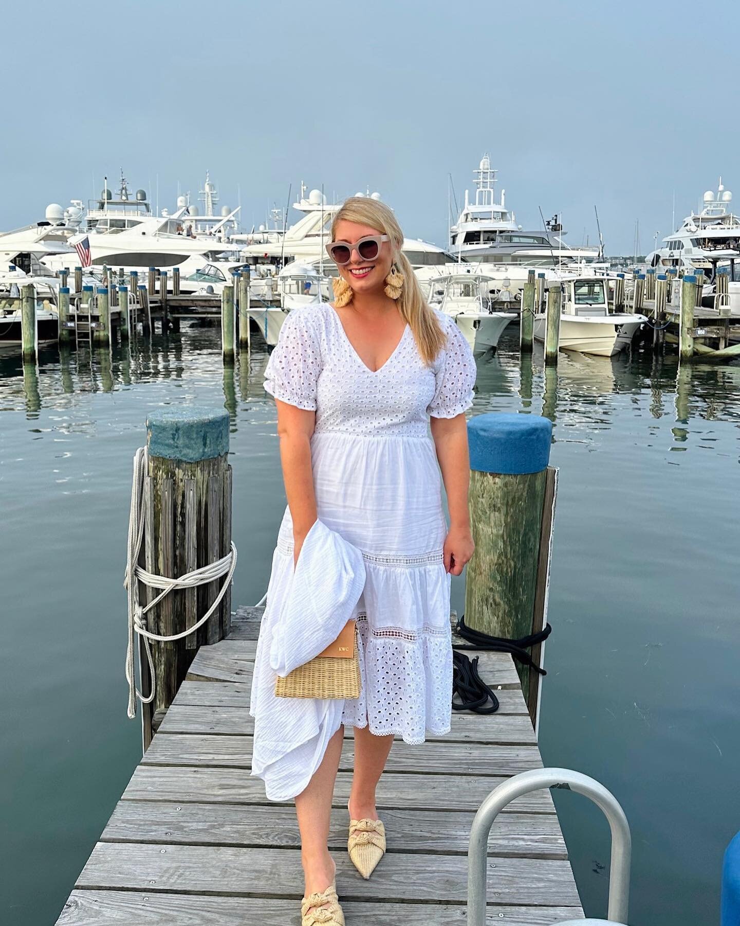 We loved our stay with @officialnantucketrentals and when you book with them you can choose a complimentary gift card from some of the best restaurants and businesses on the island. 

We enjoyed a lovely dinner @crunantucket and an evening on the wat