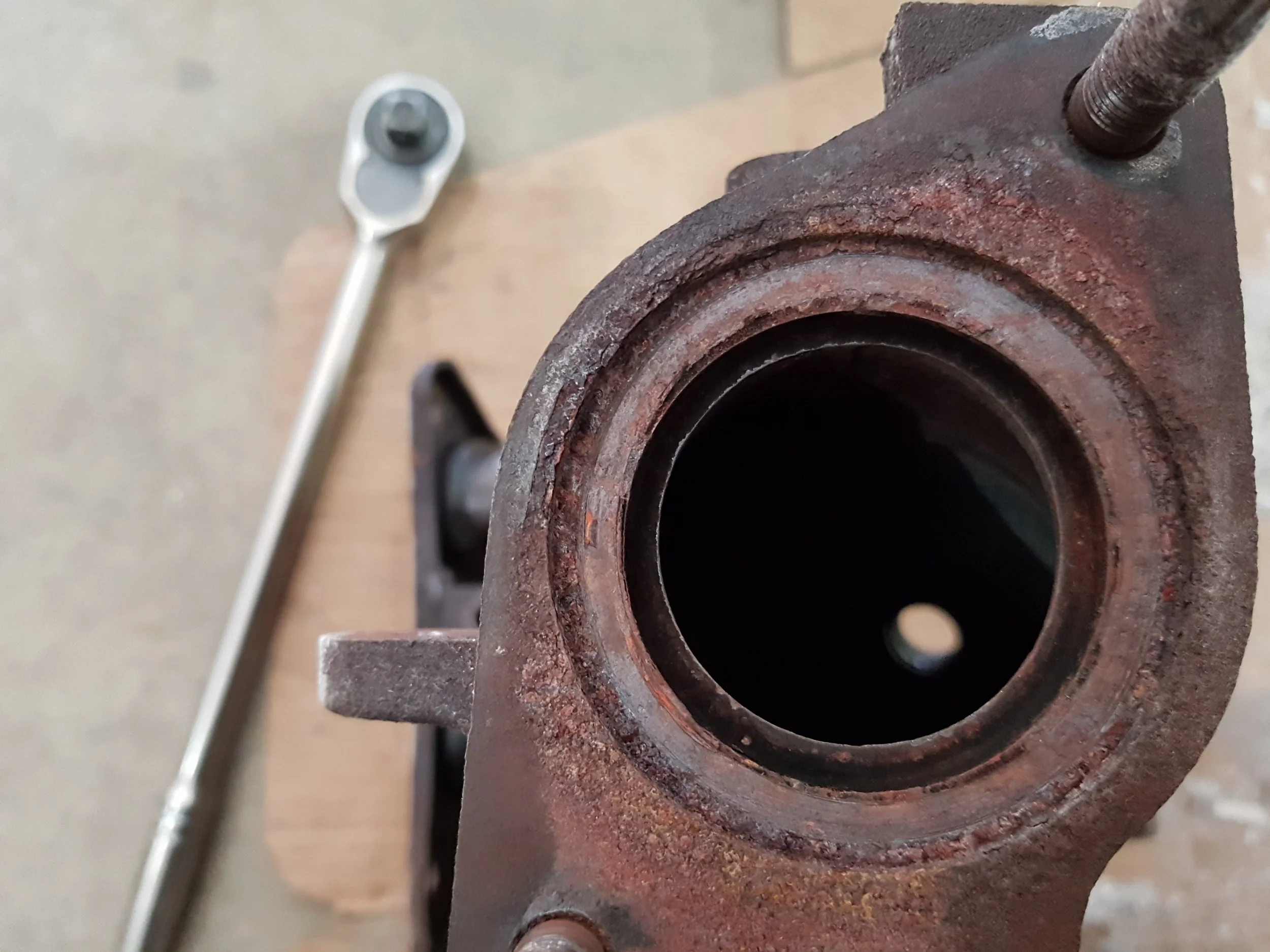 Since I am completely new to an MR platform, I really want to auto x it and learn the behavior of it all on mostly stock components. Since the car has such low mileage, I want to keep the existing 1ZZ in good shape. these motors have issues with burning oil due to precats deteriorating. Problem solved with a fat long flathead lol.