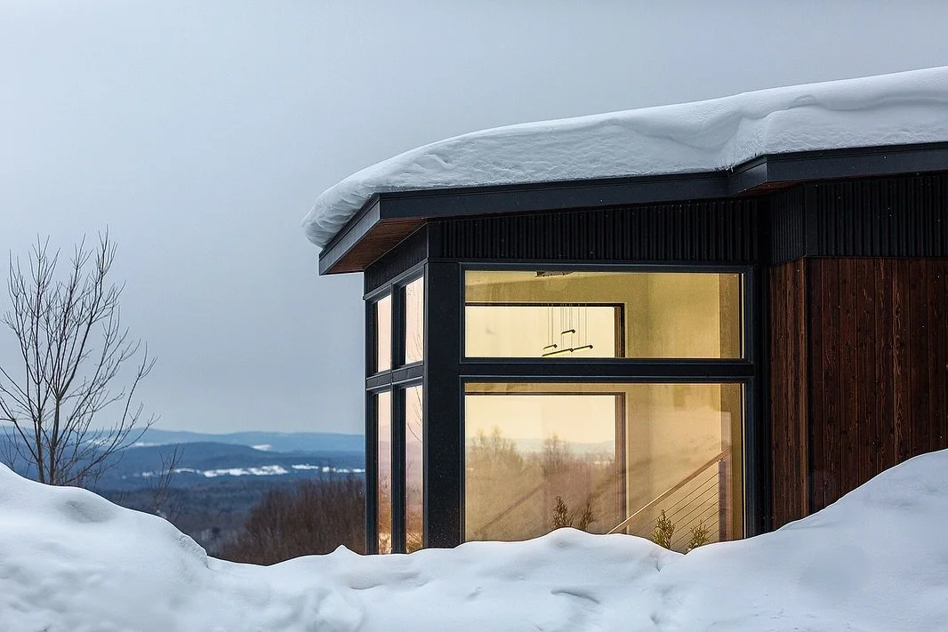 Spring may be bursting in Vermont right now but we&rsquo;re still thinking of this winter gem. Wonder how it&rsquo;s looking with fresh greenery emerging now. 

Architect: @volansky_studio 
Builder: @redhousebuilding 
📸: @linzervt