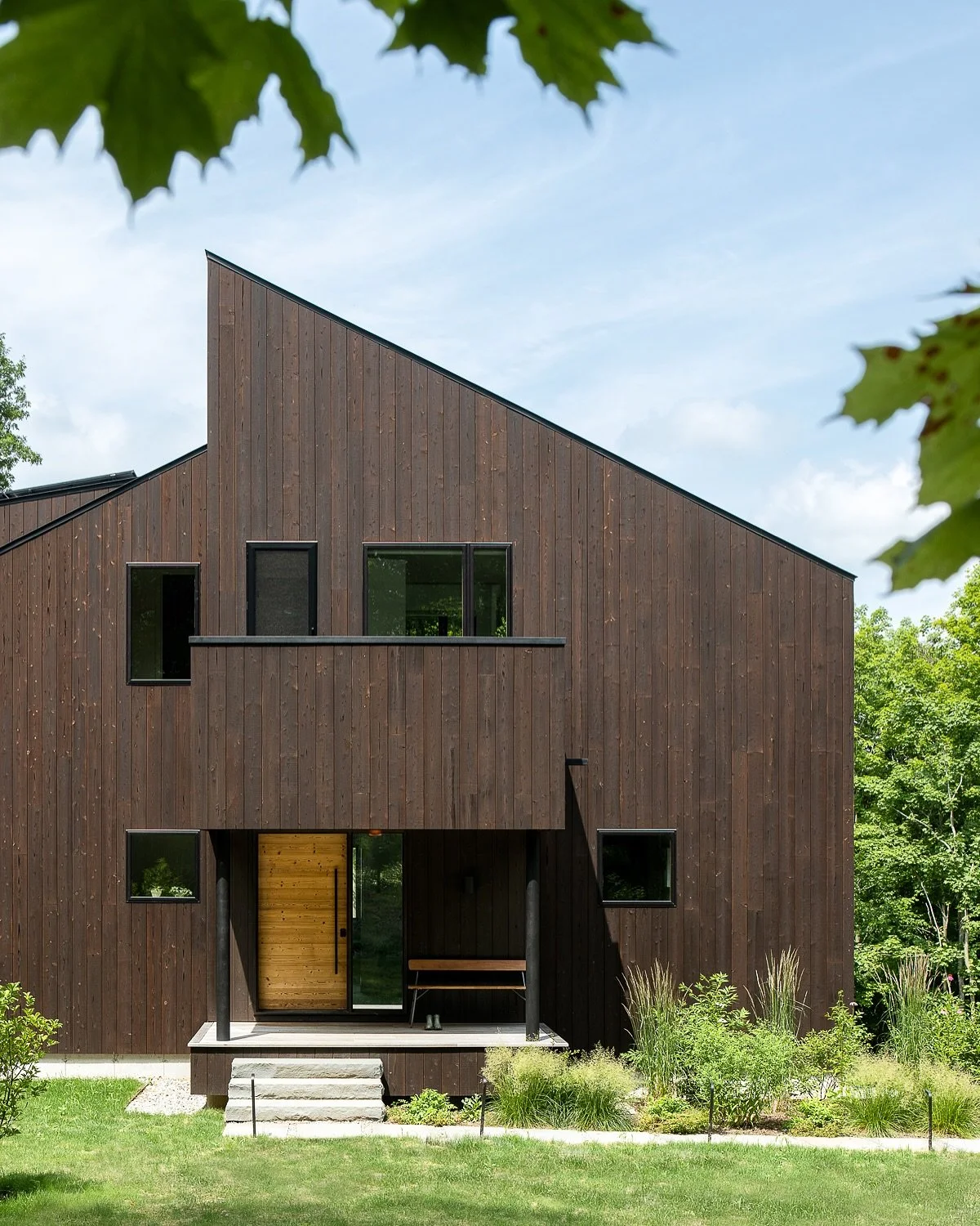 Take a sneak peek through the trees at this newly completed home in Cornwall, VT. 

Architect: @eh_architect 
Builders: @redhousebuilding 
📸: @ryanbentphoto 

#homebuilding #finehomes #vermonthomes #modernhome