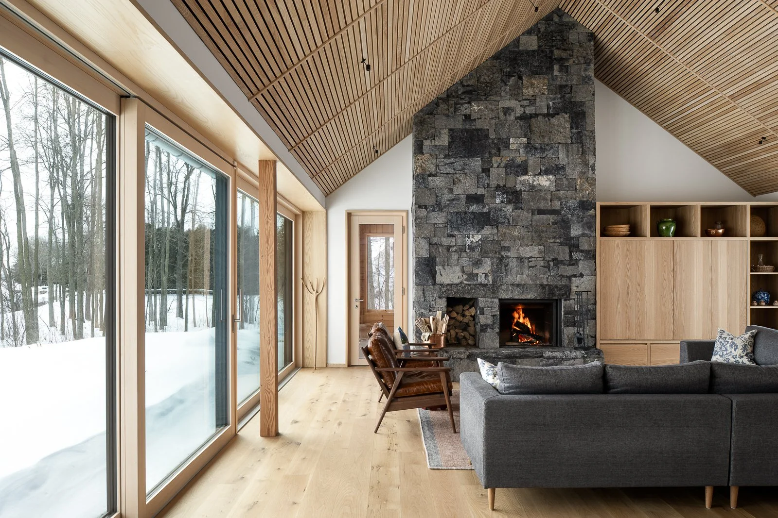 HouseOnALake-W-30.jpg